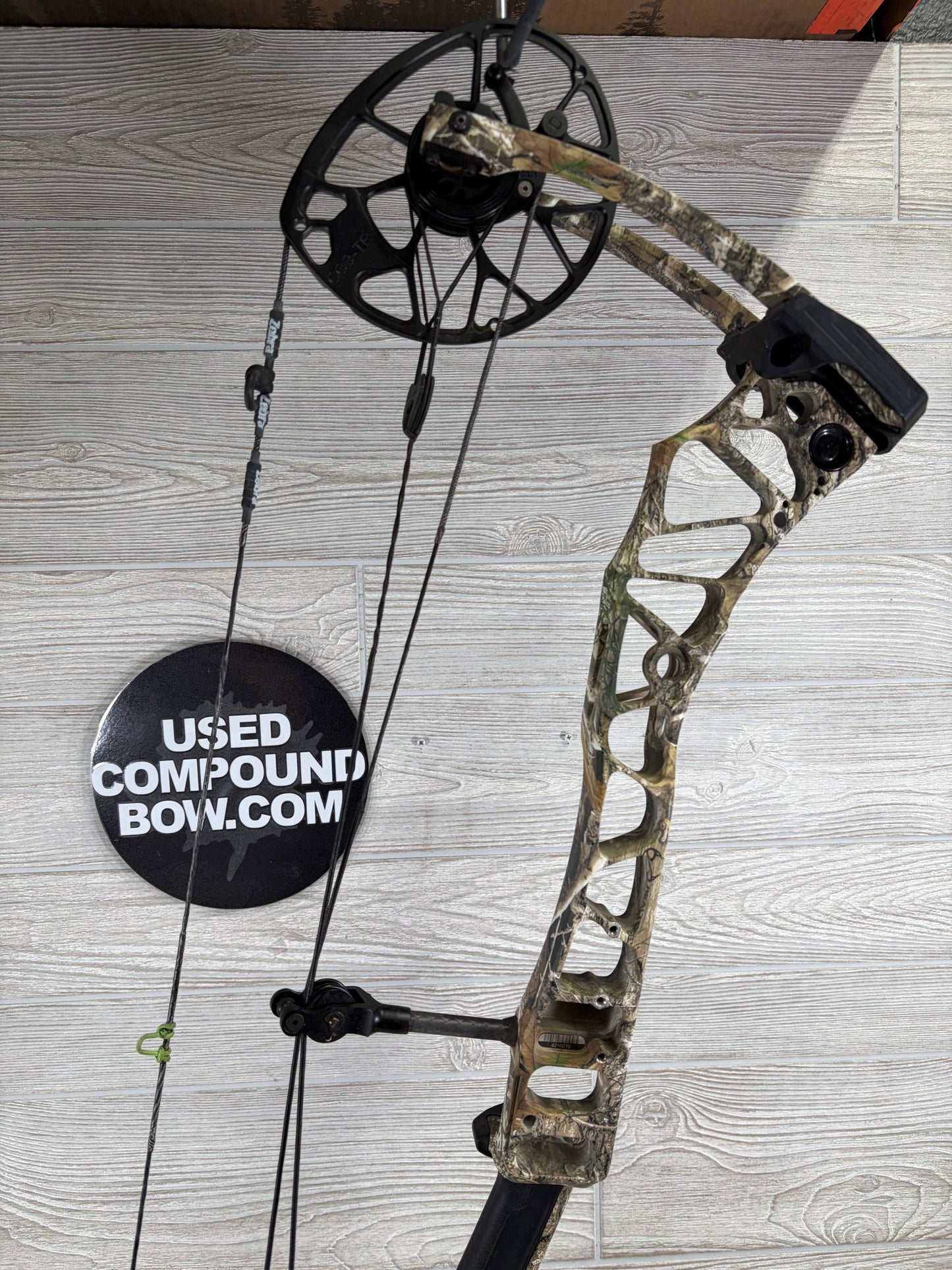 Used Mathews Traverse Right Handed 60-70lb 30" Realtree Camo