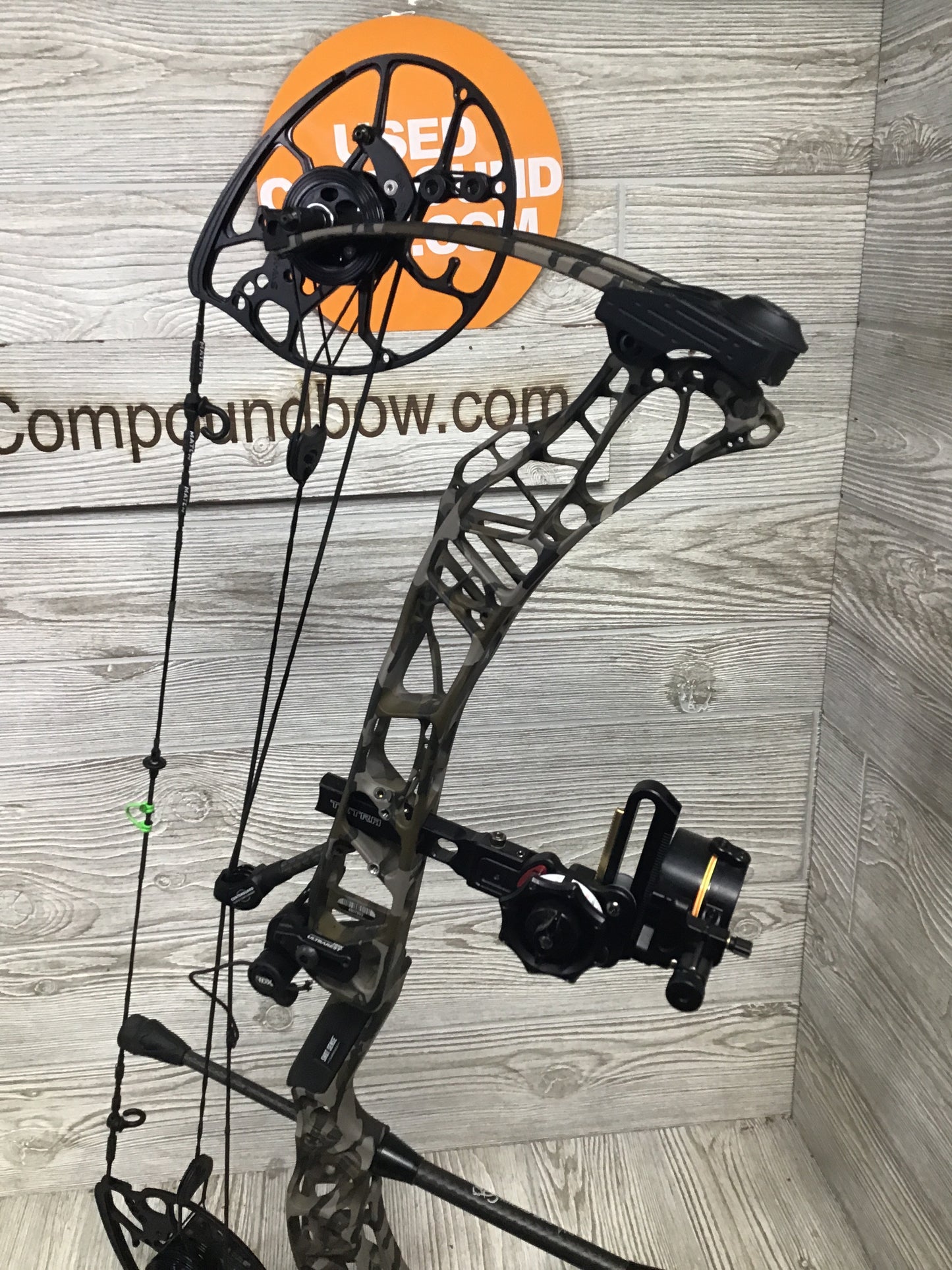 Used Mathews Lift RS Right Handed Bottomlands PACKAGE
