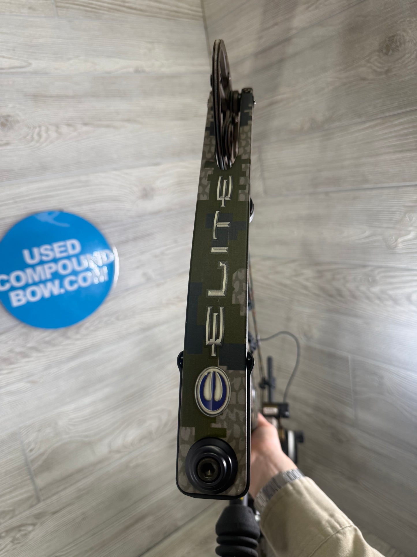 Used Elite Impulse 34 Right Handed Pkg 70lbs 29"