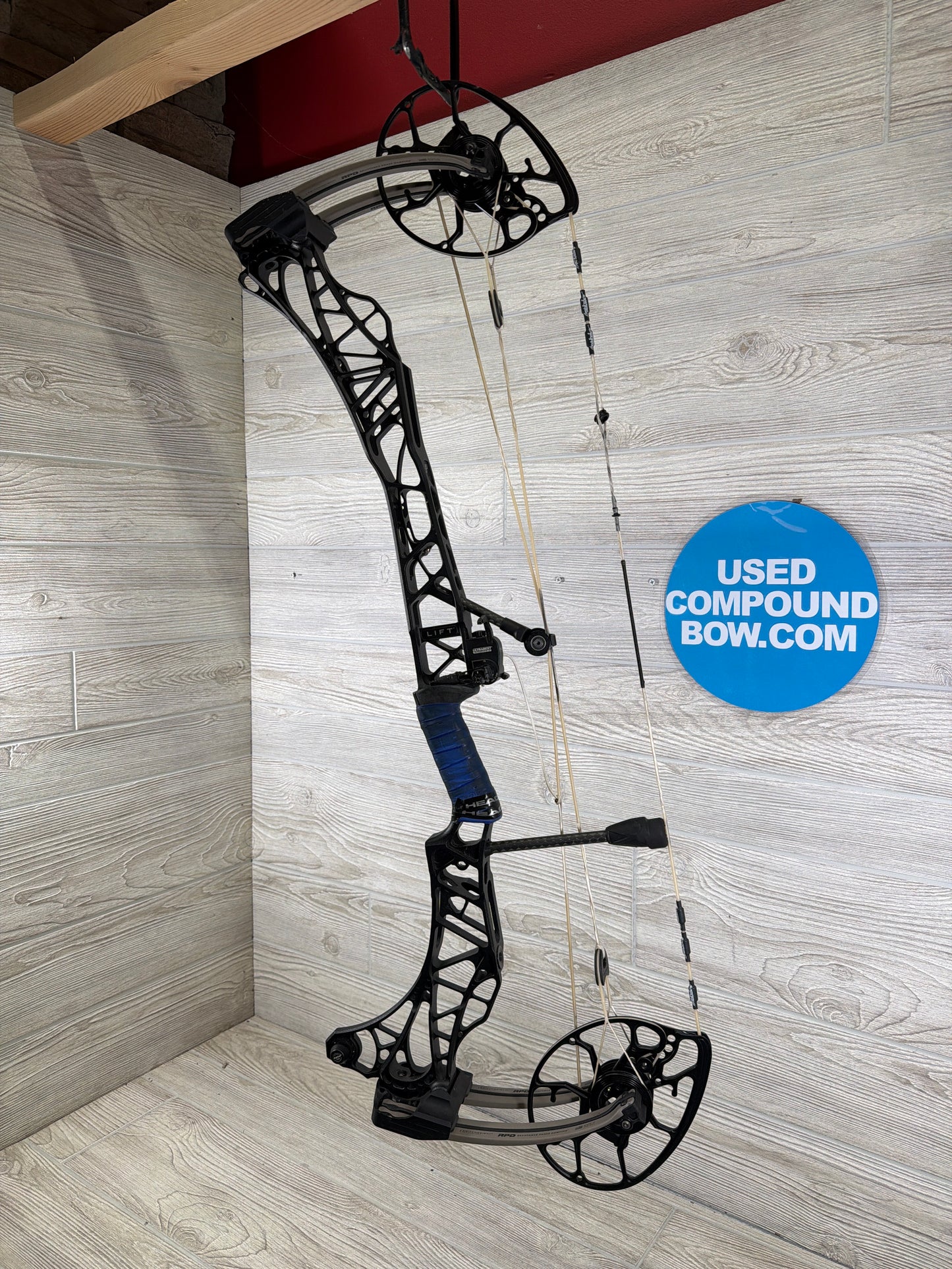 Used Mathews LIFT 29.5 28.5" 60lb Black Riser/Granite Limbs Right Hand Bow w/ Mathews IMX Rest