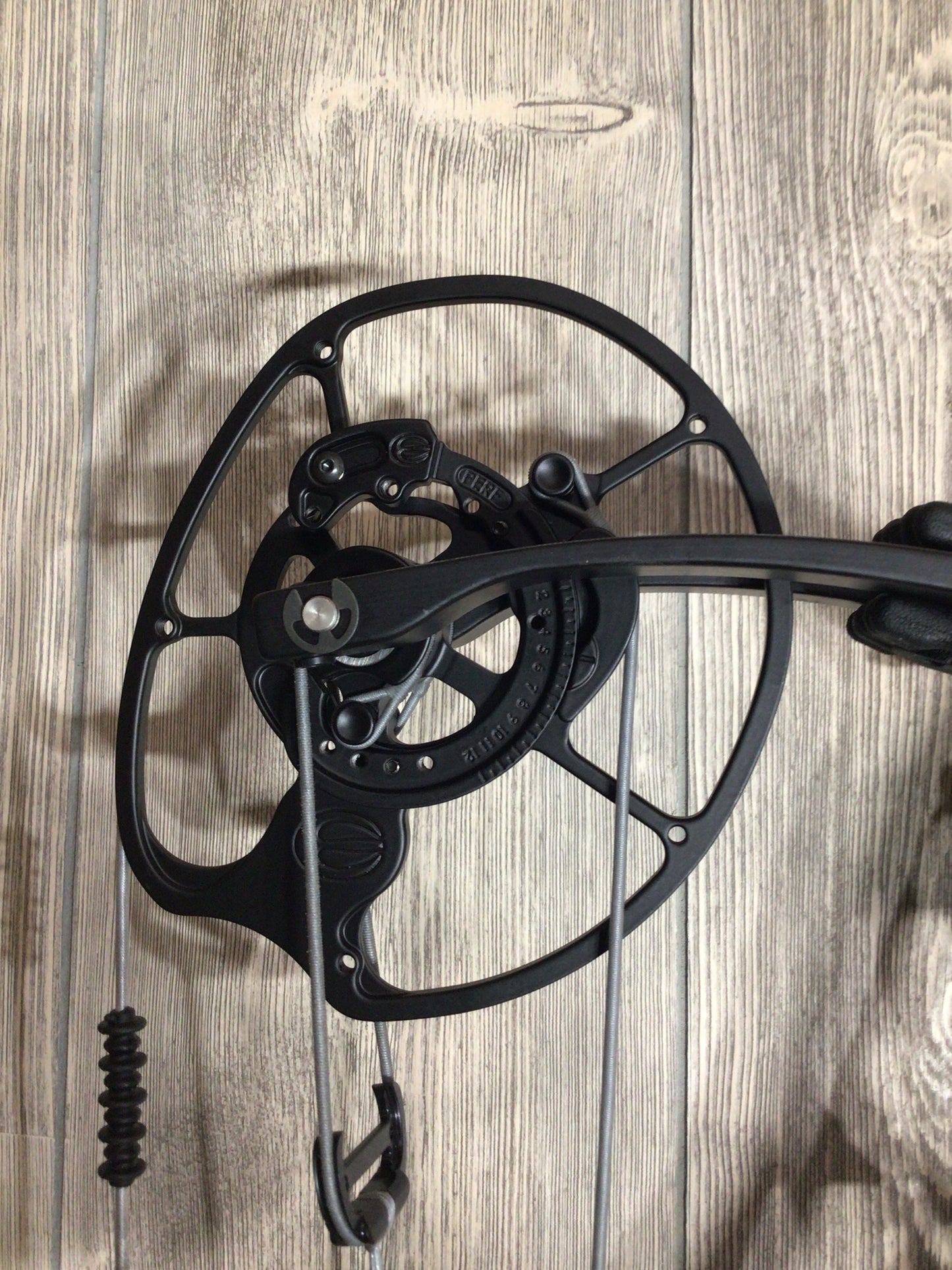 Elite Artus RH OD Green 70# Bow