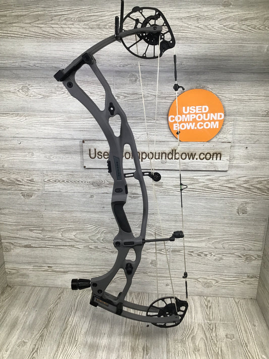 Used Hoyt RX-8 Ultra Tombstone Right Handed 60-70# 27-32"