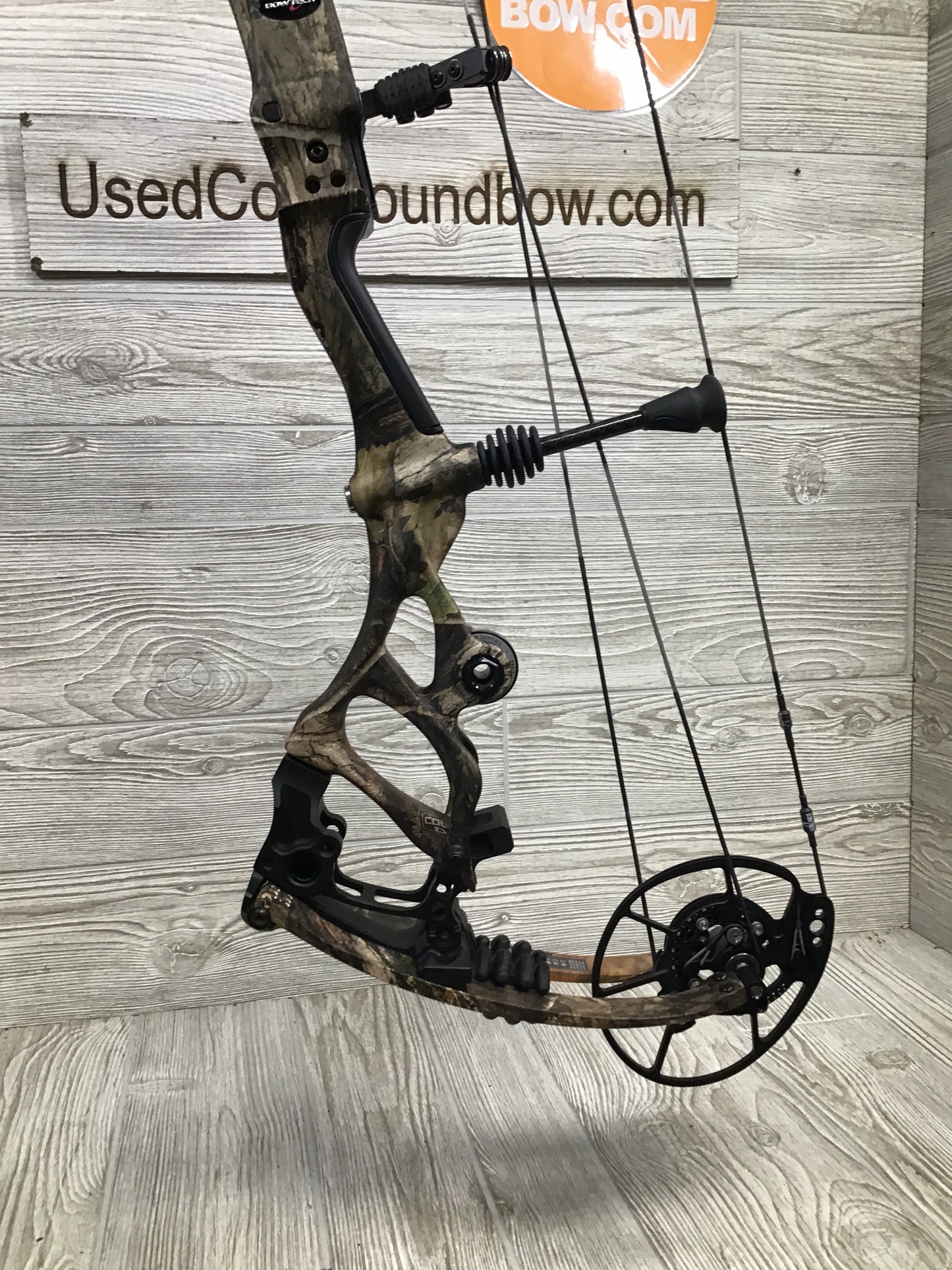 Bowtech Carbon One X 60-70# Right Hand Mossy Oak Country DNA