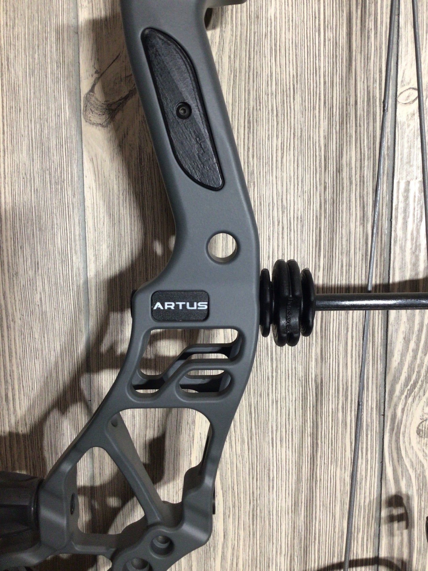 Elite Artus RH Slate Gray 70# Bow