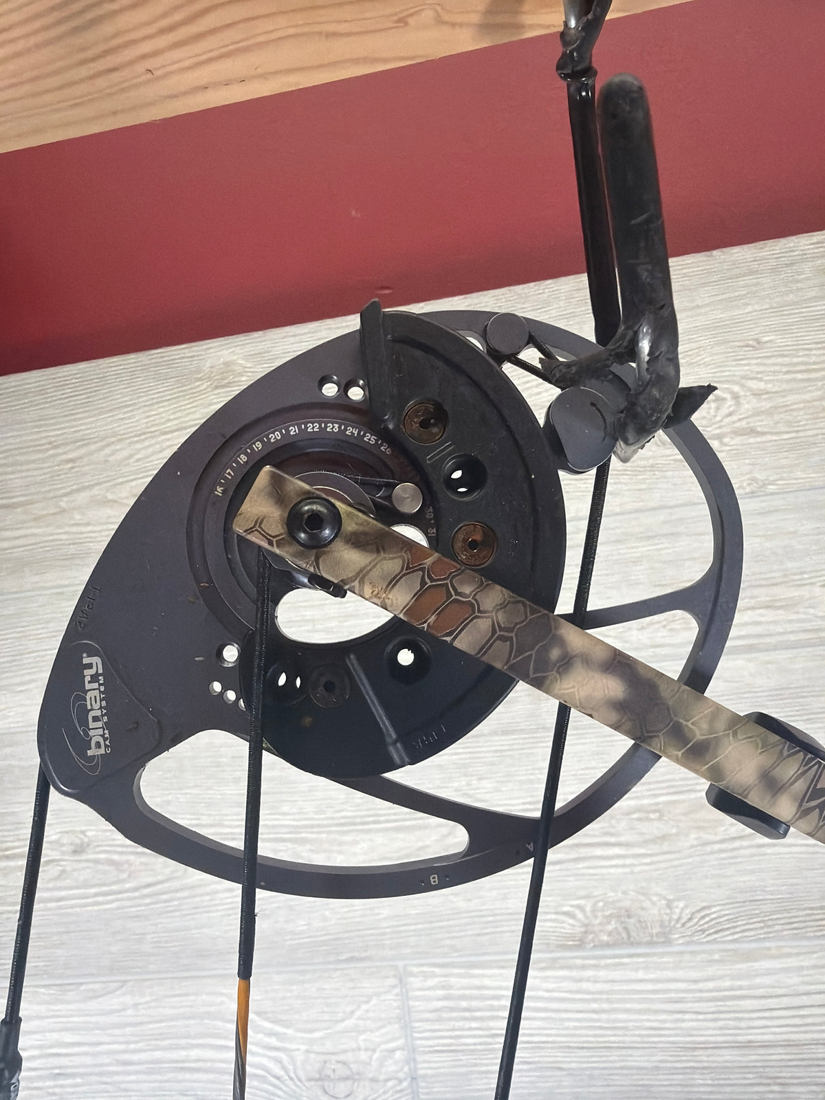 Used Diamond Edge 320 28" 70lb Veil Camo Right Hand Bow Pkg