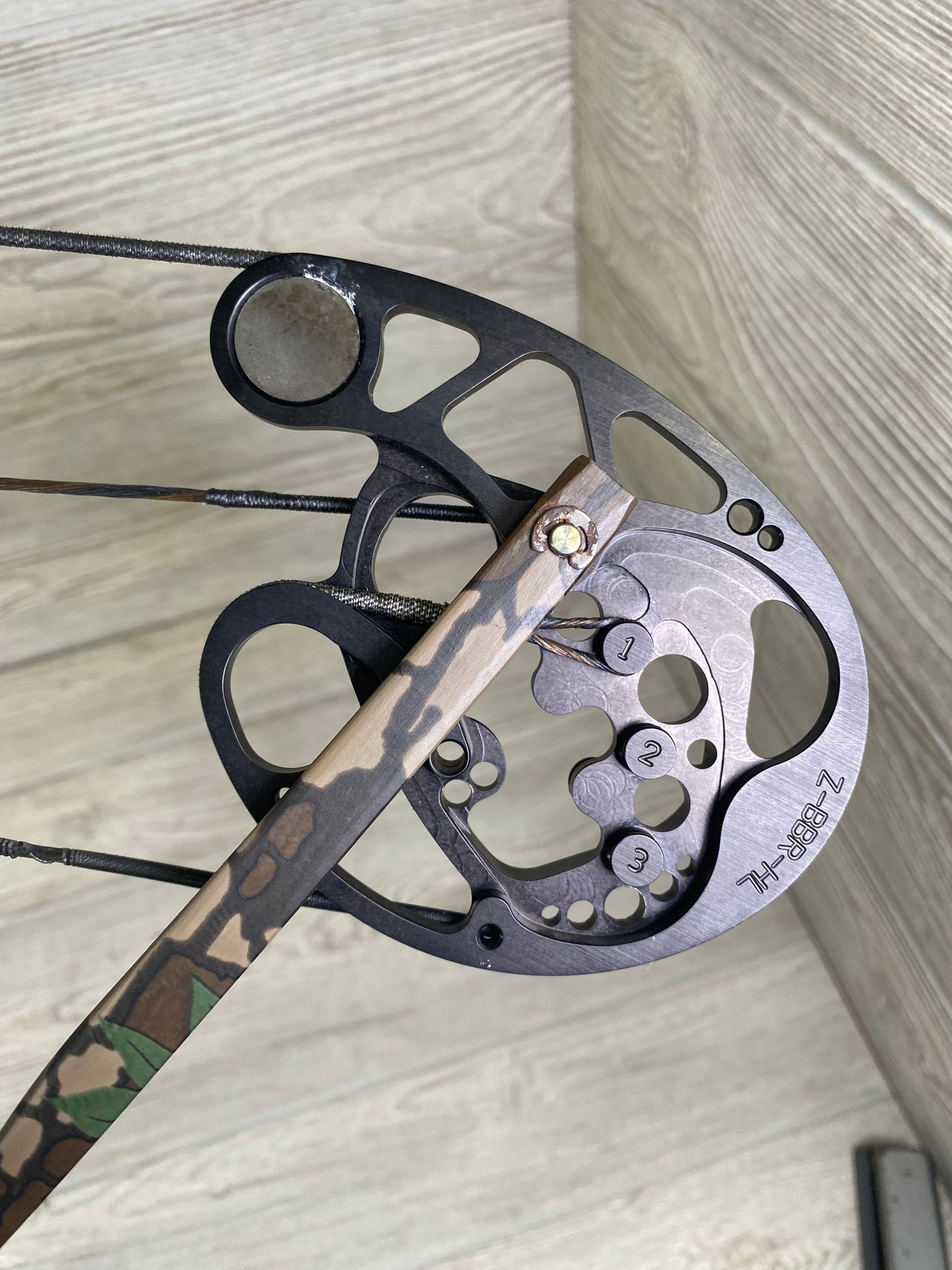 Used Mathews Conquest Light 31" 70lb Right Handed Bow Package