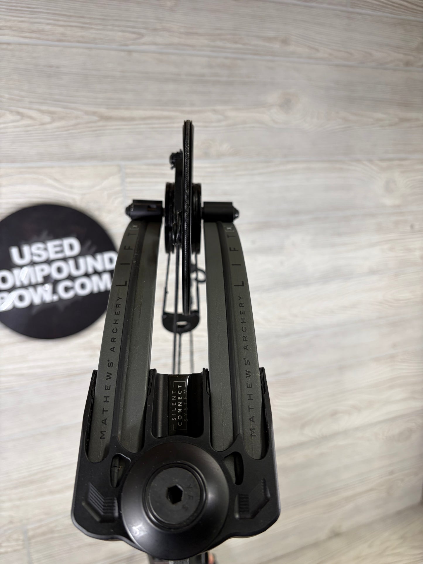 Used Mathews Lift X 29.5 Right Handed Shale with Mathews MX Rest