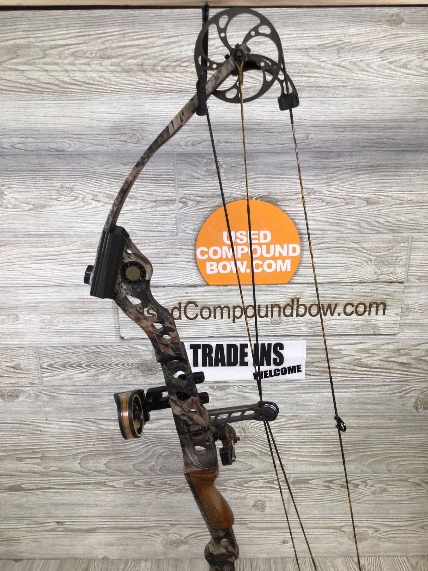 Used Mathews Ovation Right Handed 60-70# 30" package