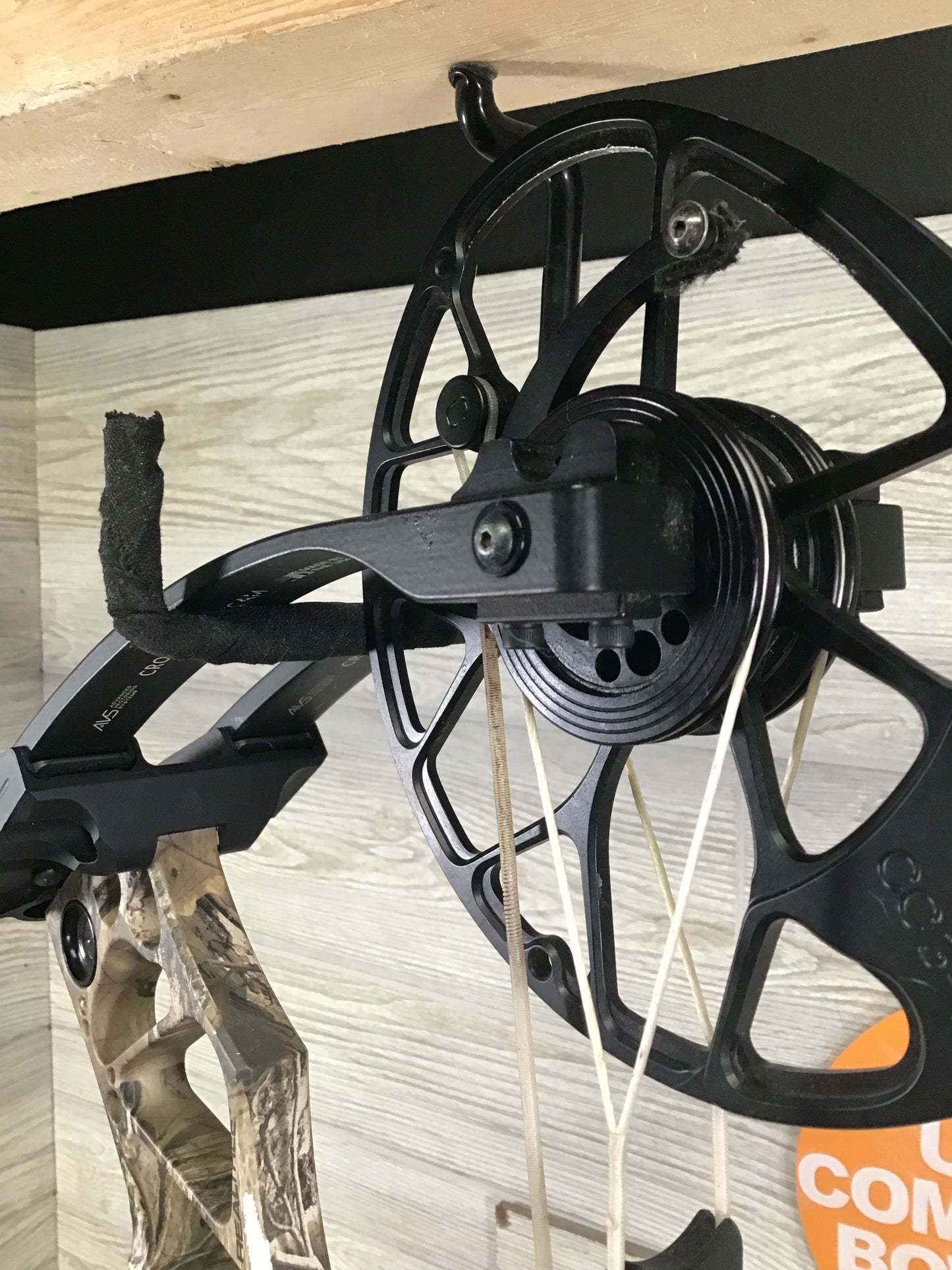 Used Mathews Traverse LH 60lbs Realtree dipped Package