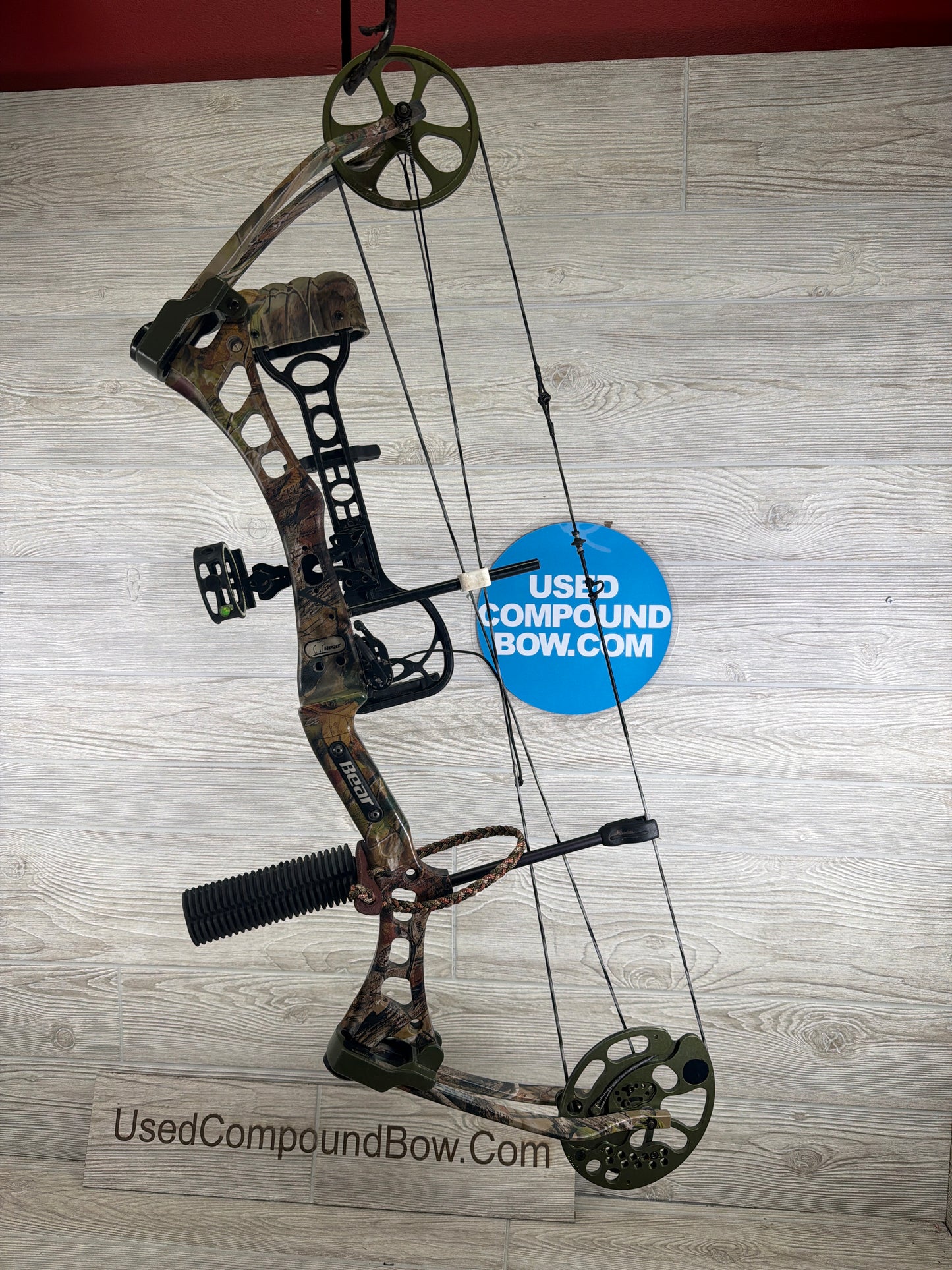 Used Bear Encounter 28" 70lb Right Hand Camo Bow PKG