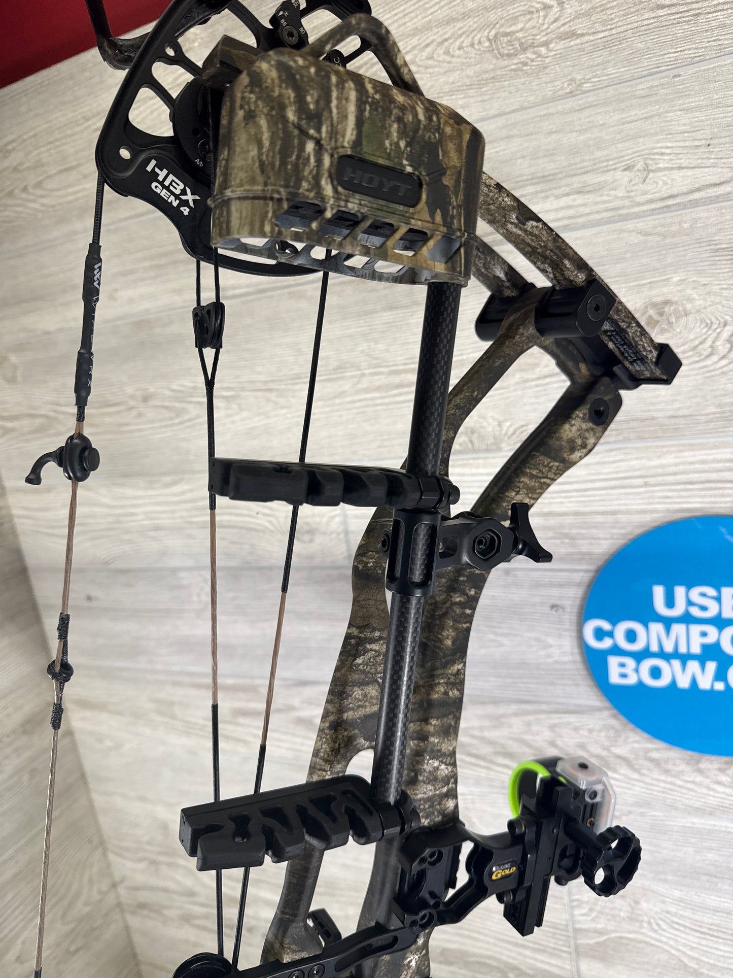 Hoyt RX-9 Ultra-Right Handed 60-70# Realtree APX package