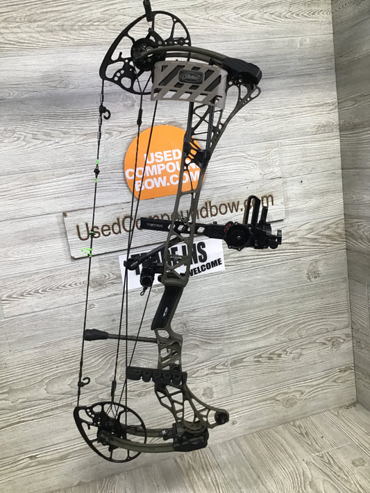 Used Mathews Lift 29.5 Green Ambush Right Handed PKG