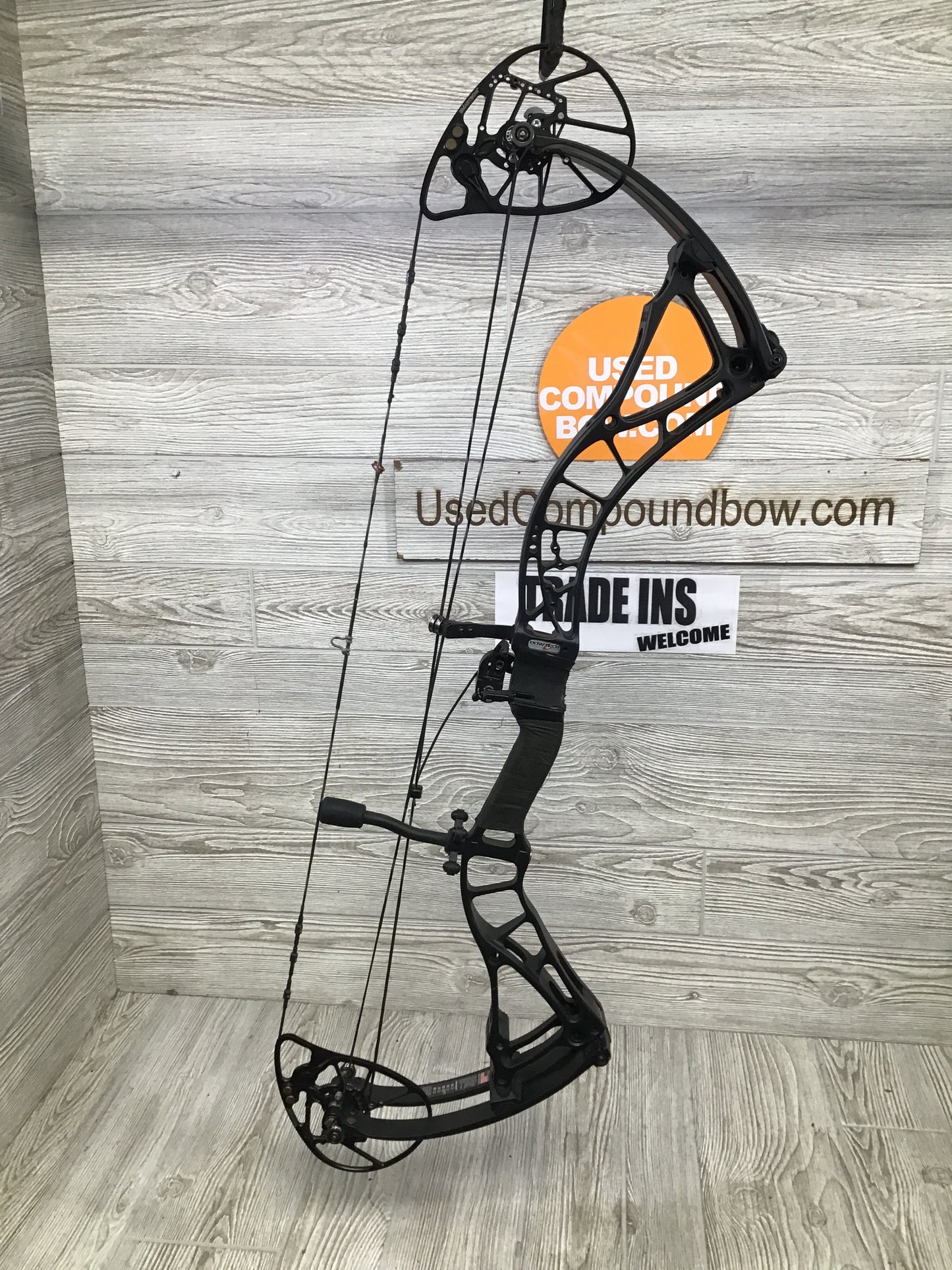 Used Bowtech Realm SR6 Left Hand Black 50-60#