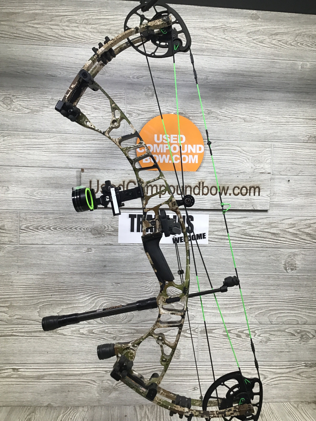 Hoyt VTM 34 wilderness Right Hand 60-70lbs 29.5-31" package (NEW CAMS AND STRINGS)