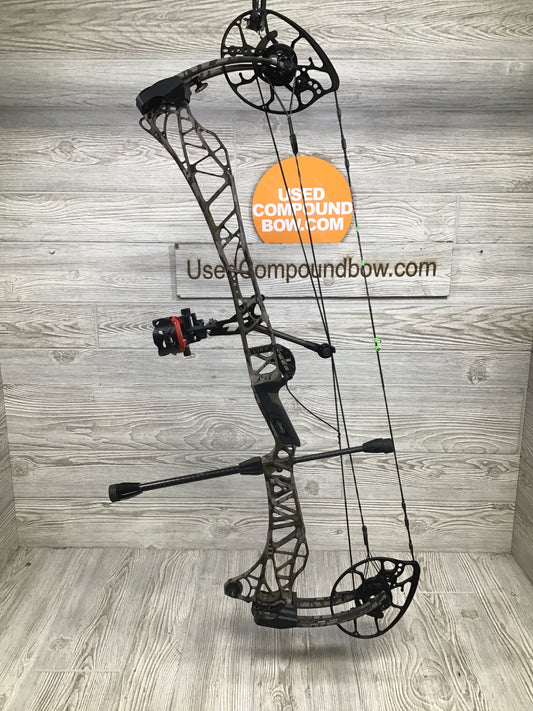 Used Mathews Lift X 33 Mossy Oak Bottomlands RH-70-29.5 Package