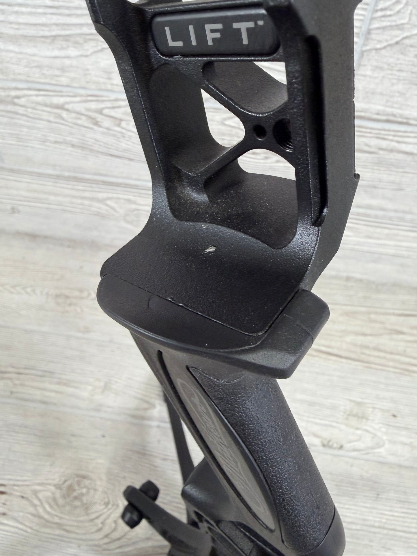 Used Mathews Lift 29.5 Right Handed Black Riser Bottomlands Limbs