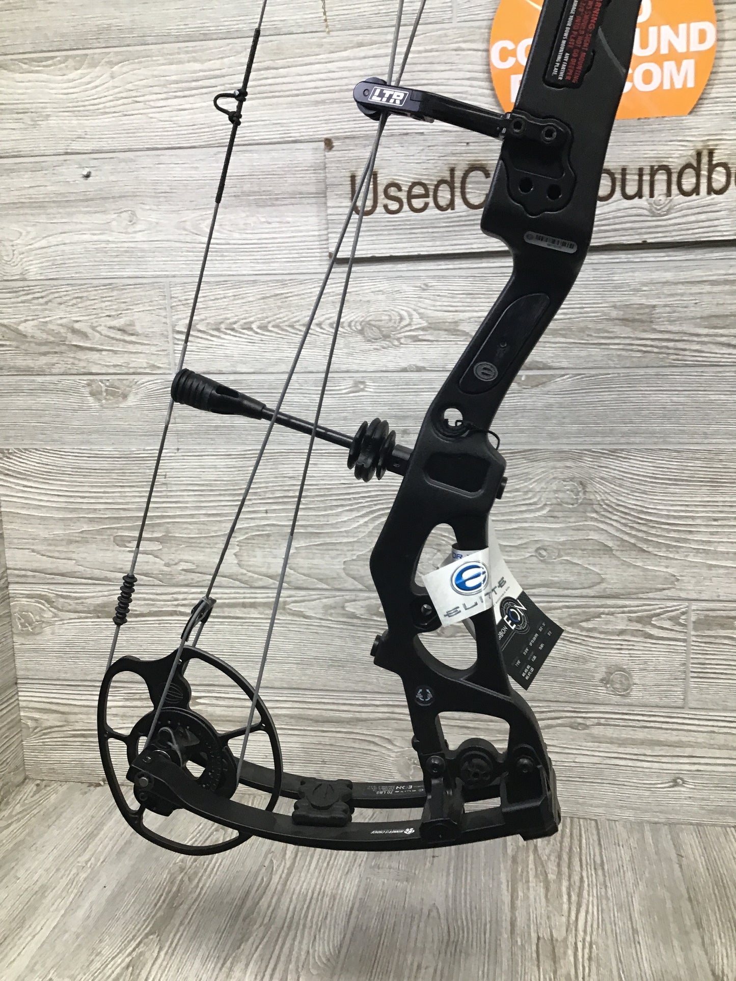 Elite Carbon Eon Black RH 60-70lbs 25.5-31"