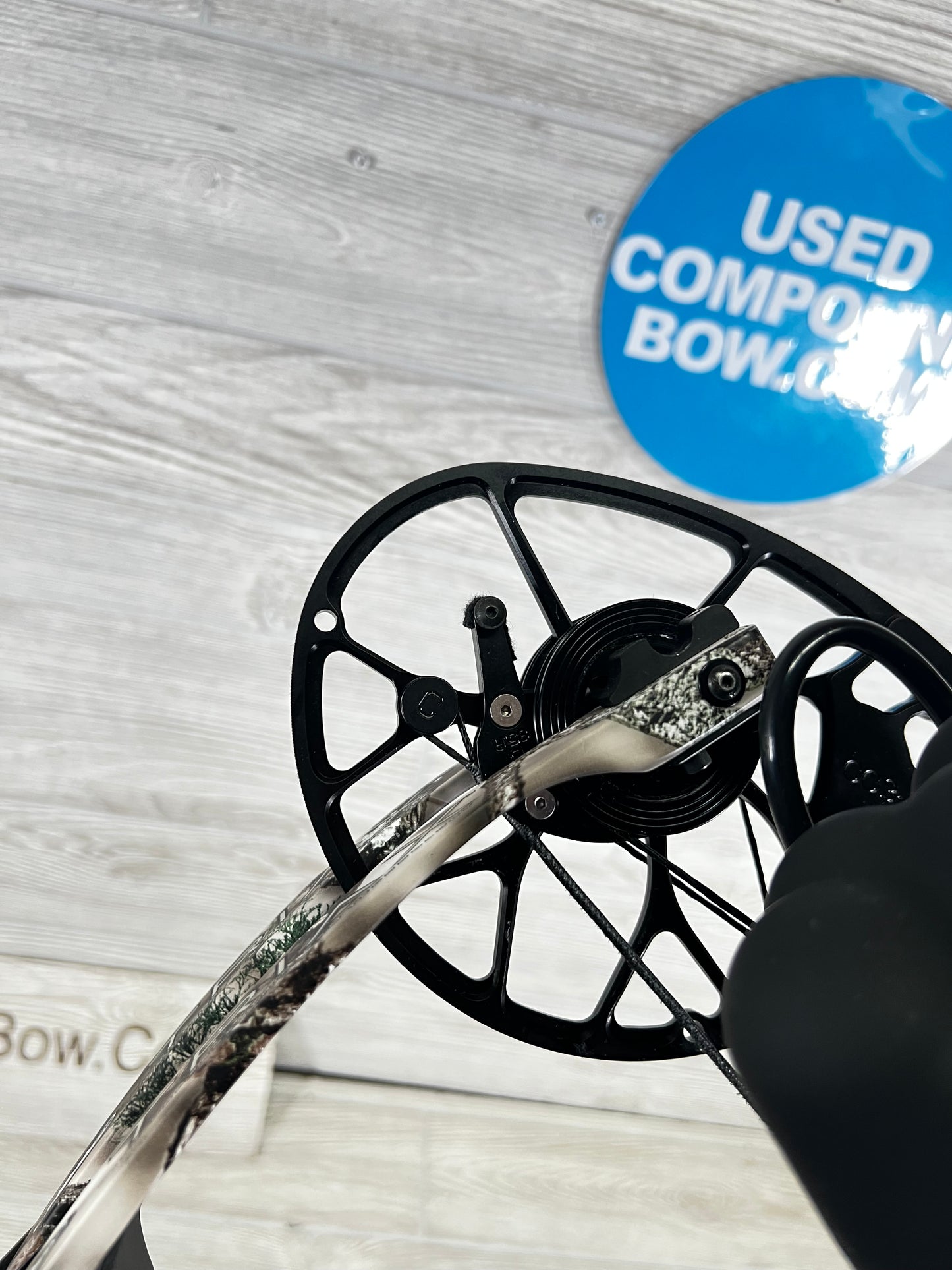 Mathews Triax 70lb Lost XD camo Left Hand Bow Package