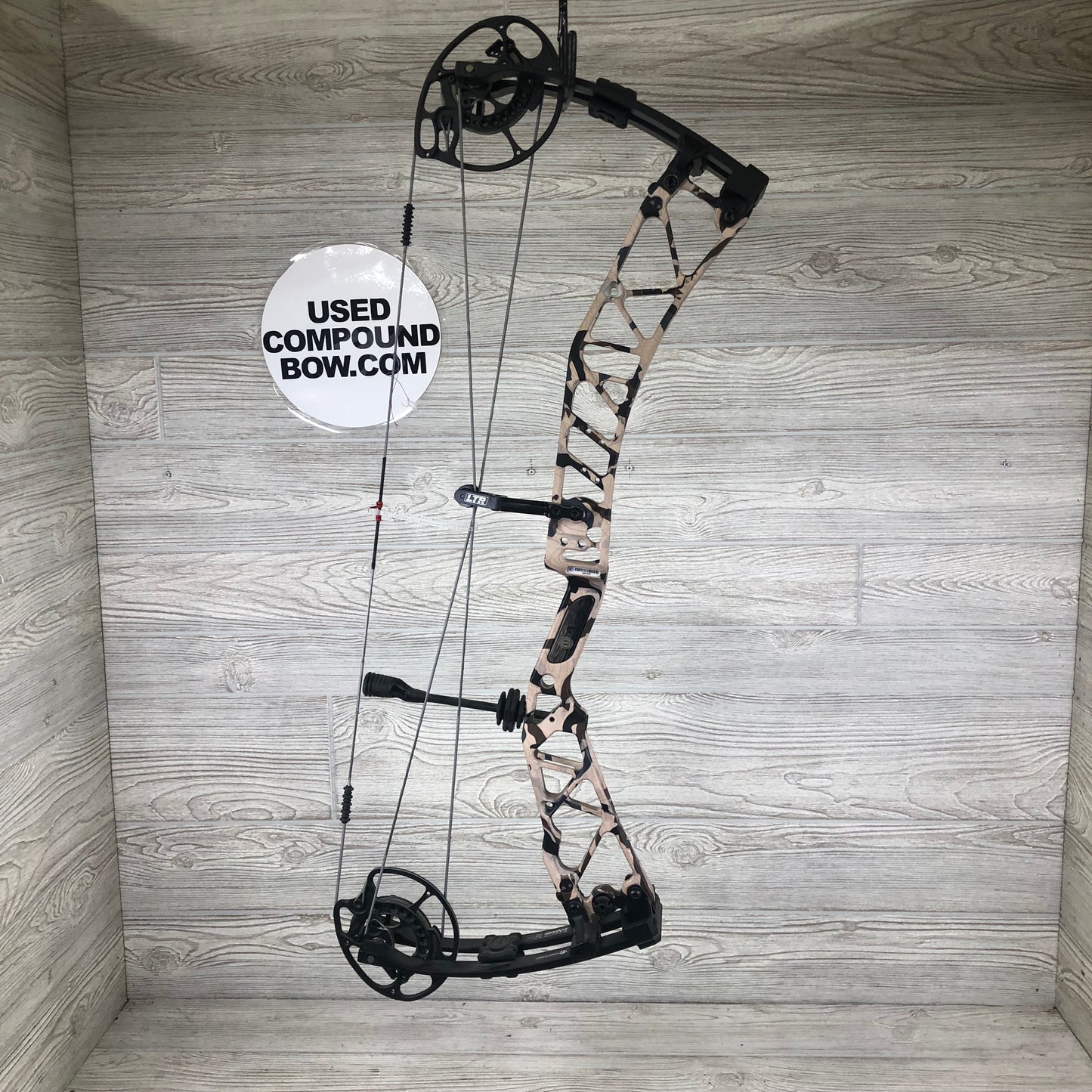 NEW Elite Envision Right Handed VUNI camo 60-70# 23.5-30.5"