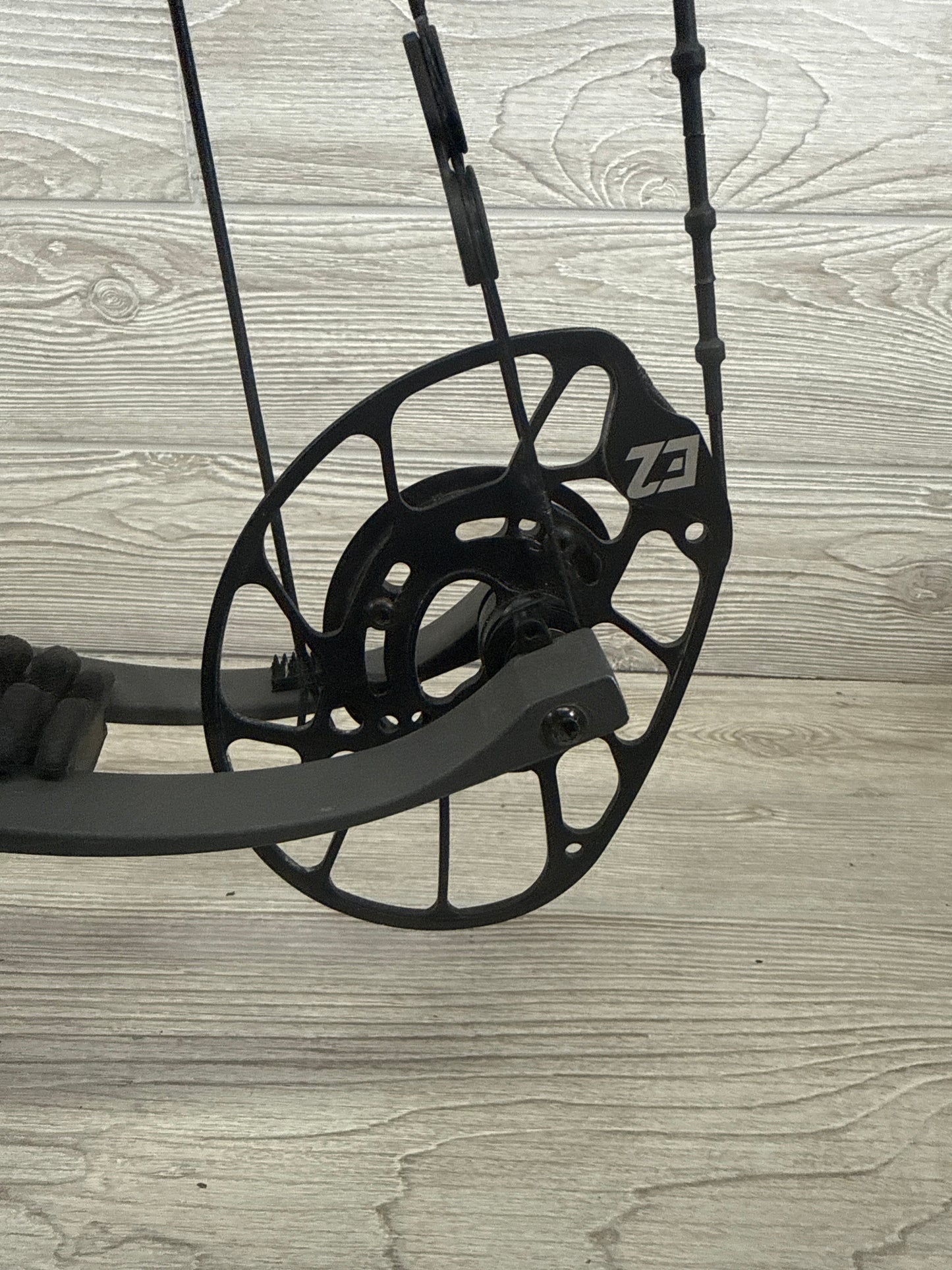 Used PSE Mach 34 E2 cam 60-70 lbs right hand charcoal