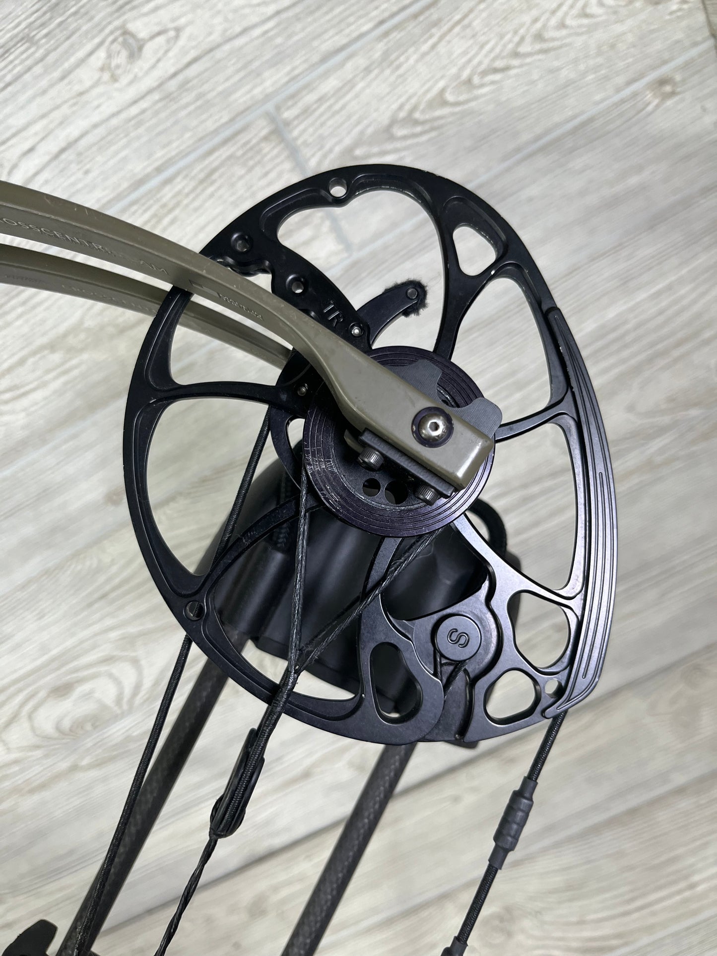 Used Mathews VXR 31.5 Green Ambush Right Handed Package LOADED