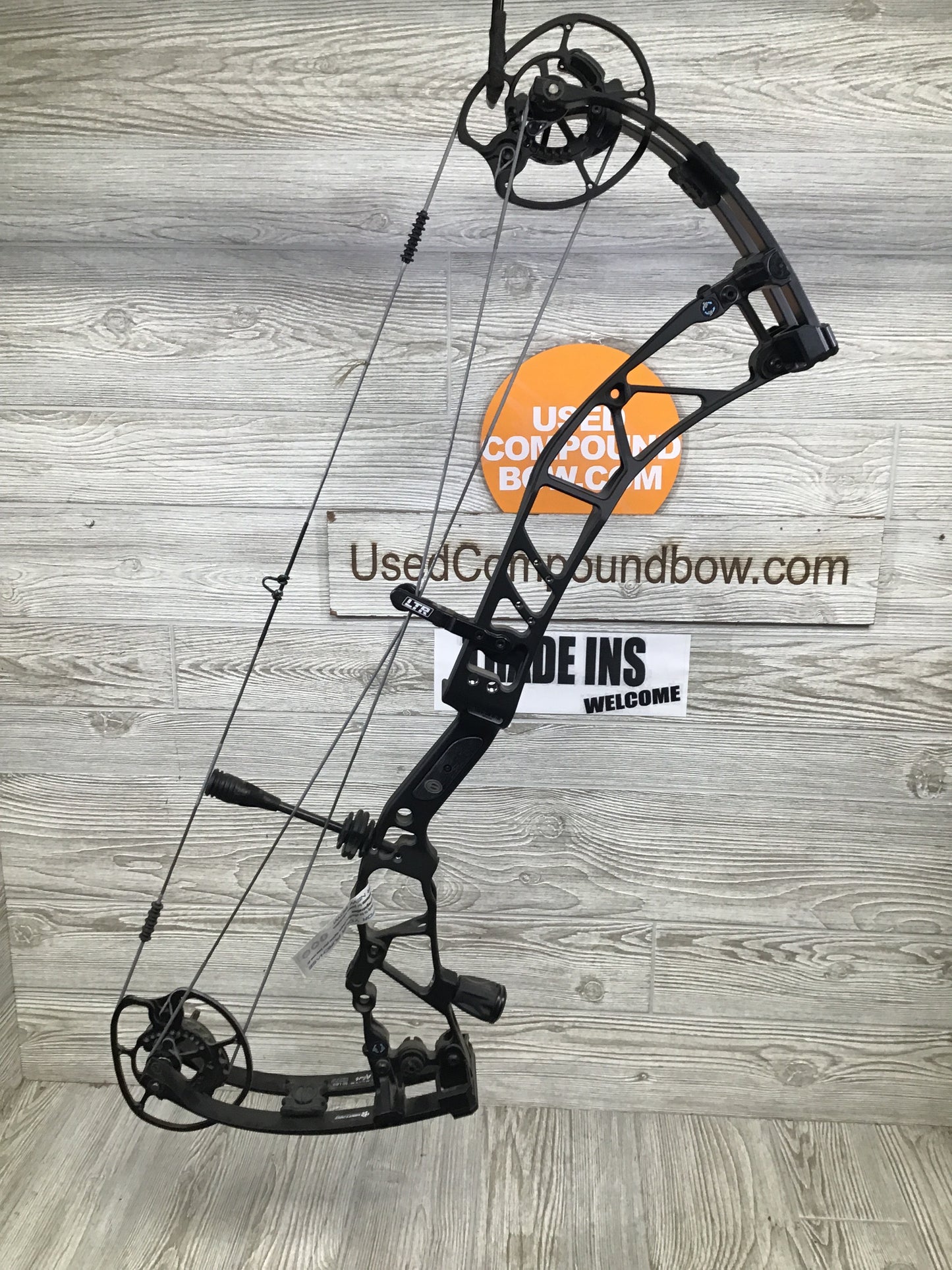 Elite Allure Right Handed Black 40-50lbs Bow