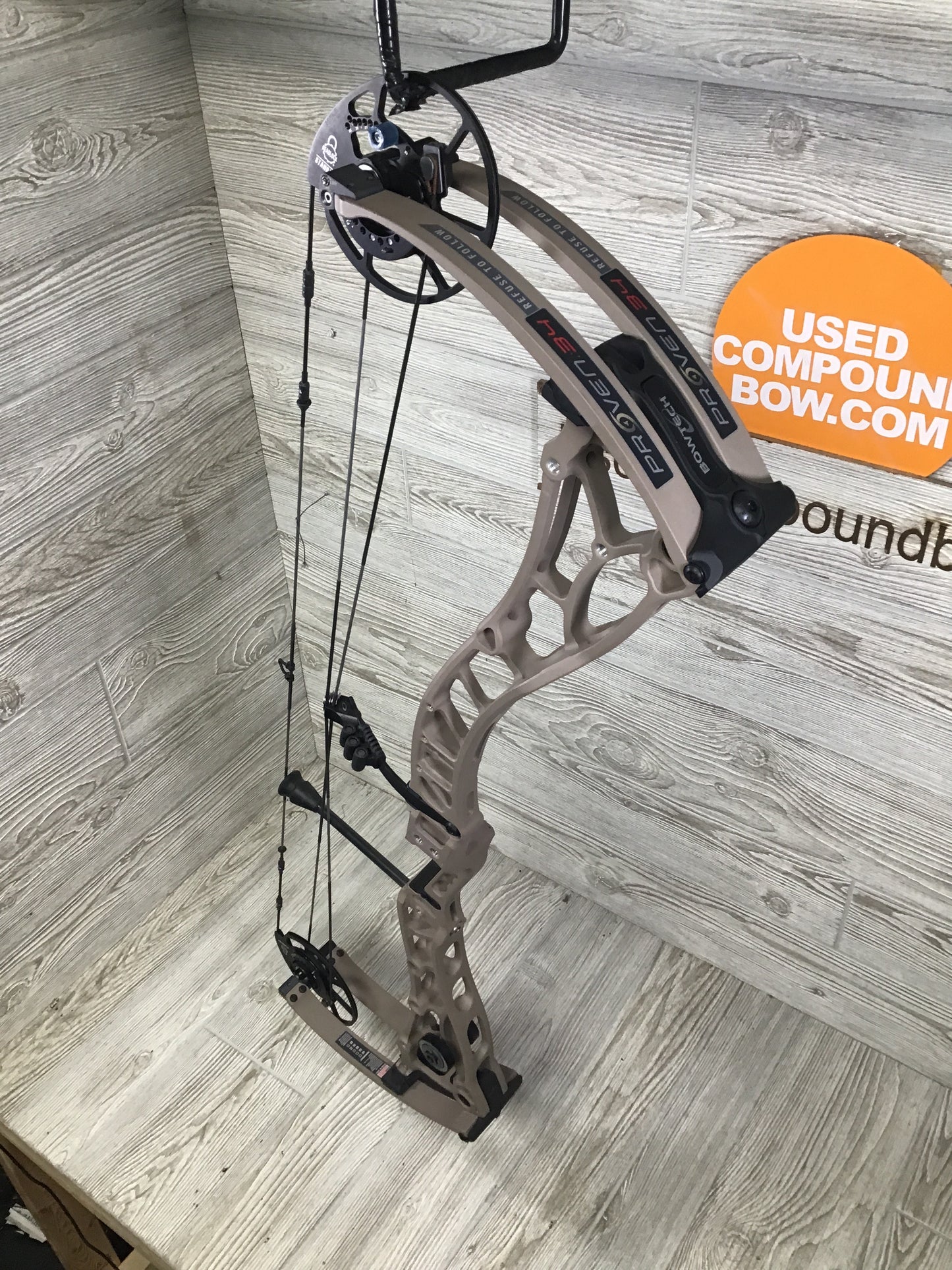 Bowtech Proven 34 Sandstone Medium Cam Right Handed 25-30" 60-70lbs