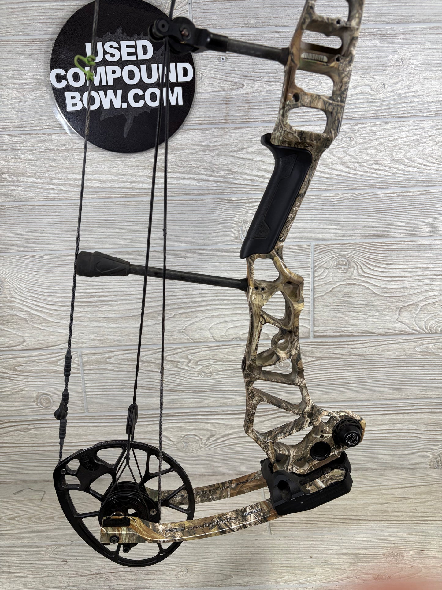 Used Mathews Traverse Right Handed 60-70lb 30" Realtree Camo