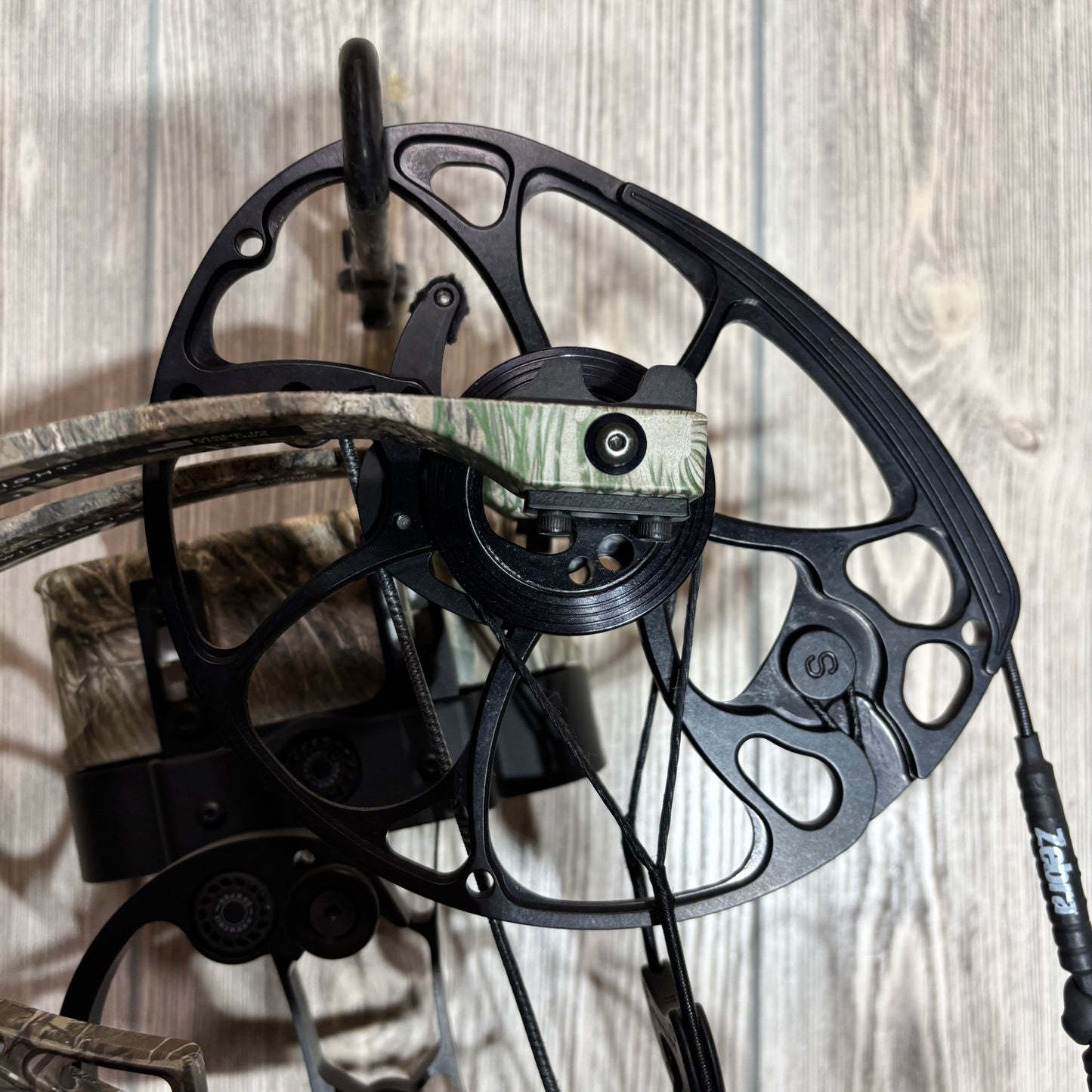 Used Mathews V3 27 RH Realtree Camo Package