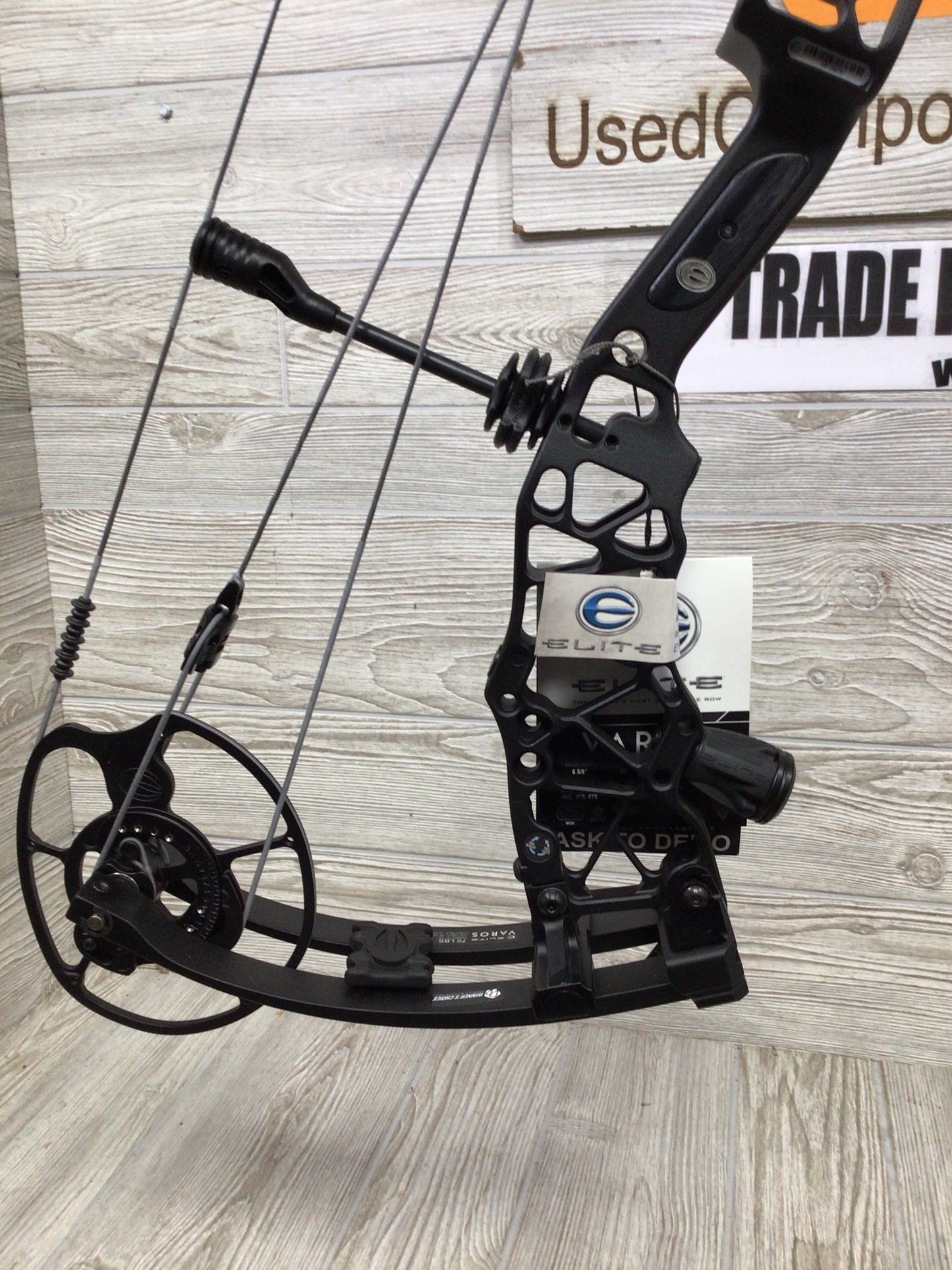 Elite Varos Right Handed 60-70# 25.5-31" Black