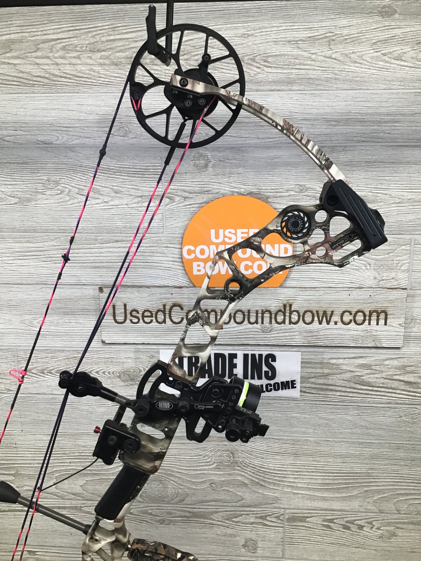 Used Mathews No Cam HTX Lost Camo 26.5"/60# Right Handed Package