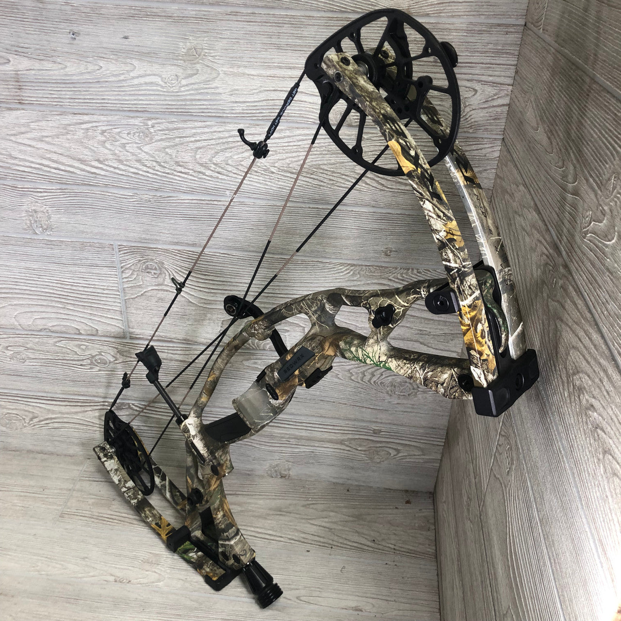 Hoyt RX-8 Left Handed Realtree Edge 70lbs 25-30"
