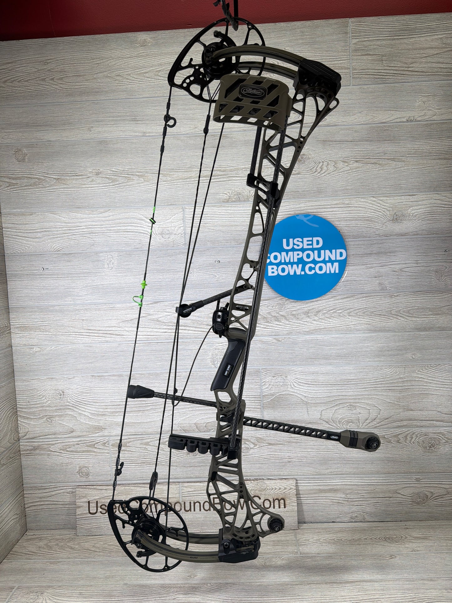 Used Mathews LIFT 33 29" 70lb Right Hand Green Ambush Bow Pkg