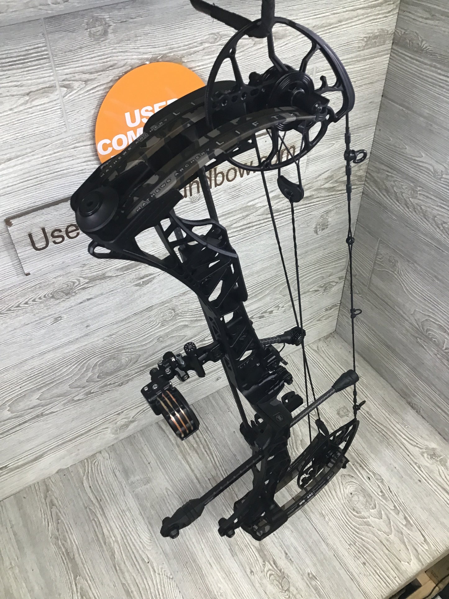 Used Mathews Lift X 29.5 Right Hand Black riser/ Bottomland limbs 30/70 LOADED WITH NEW ACCESSORIES