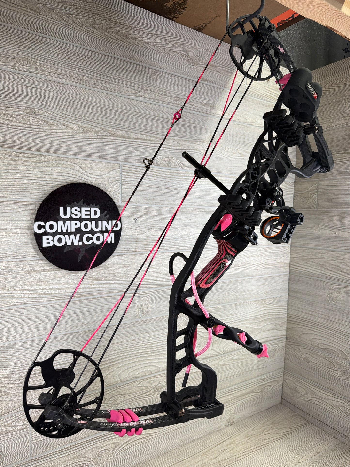 Used Hoyt Ignite Vixen Series RH Package Deal