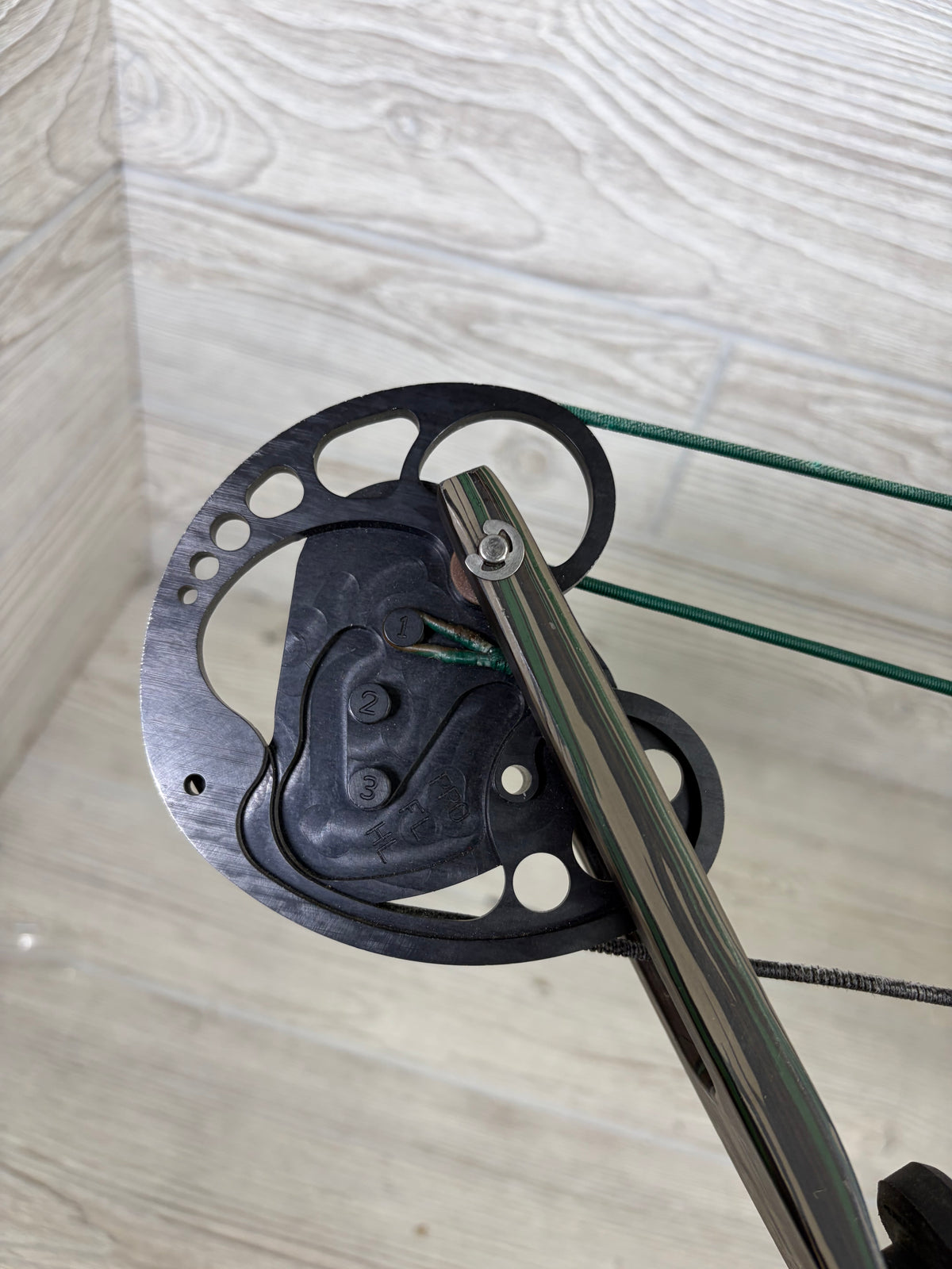 Used Mathews Solo Cam Z-Light Left Handed 60-70lb 26" Draw