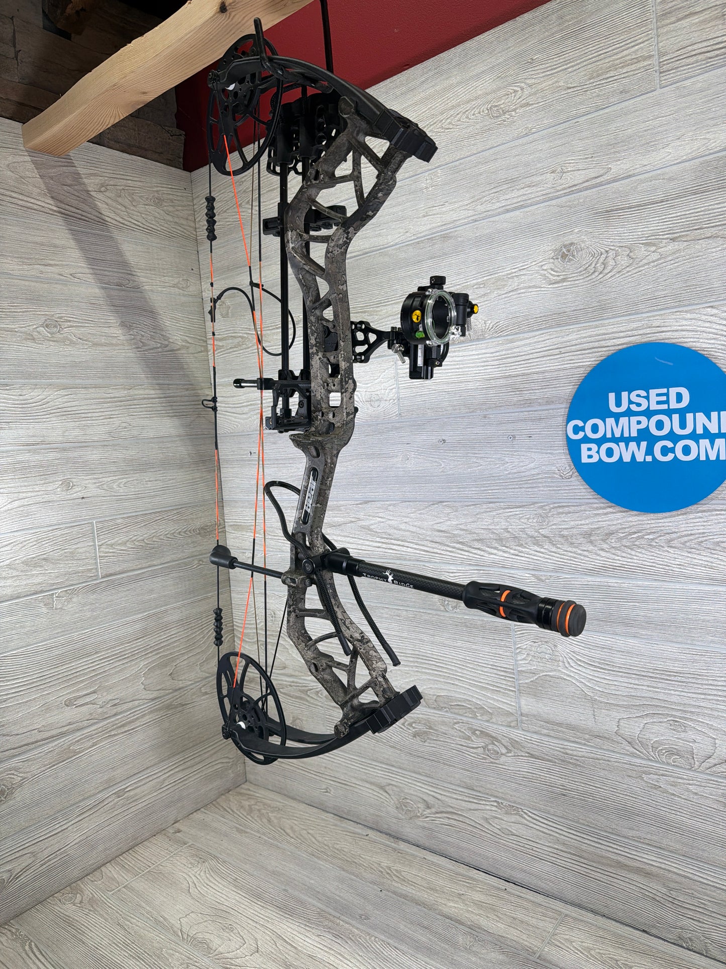 Used Bear Legit Left Hand 28" 70lb Veil Bow Pkg