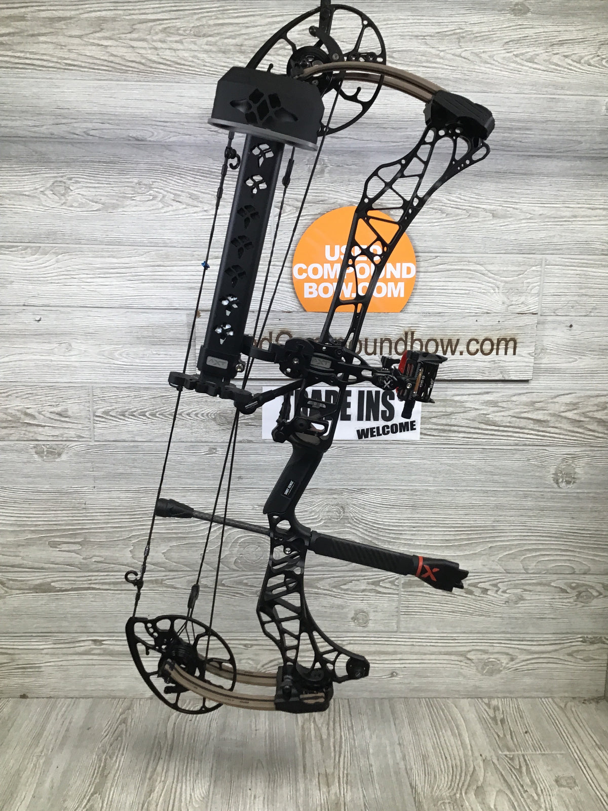 Used Mathews Lift X 29.5 Right Hand Black riser/Earth limbs Bow 27/65 Pkg