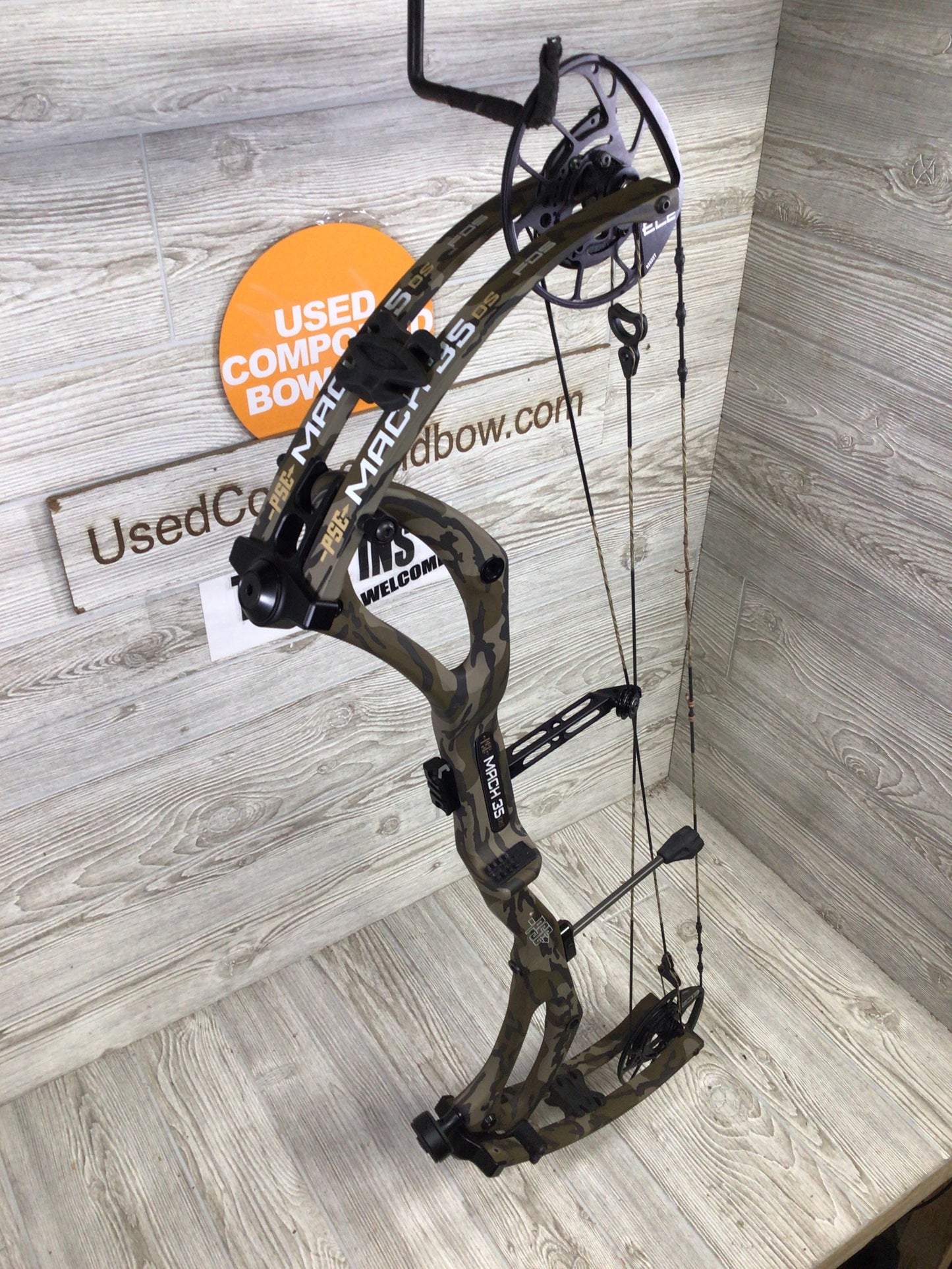 PSE Mach 35 right hand mossy oak bottomlands 60-70# 27-32.5"