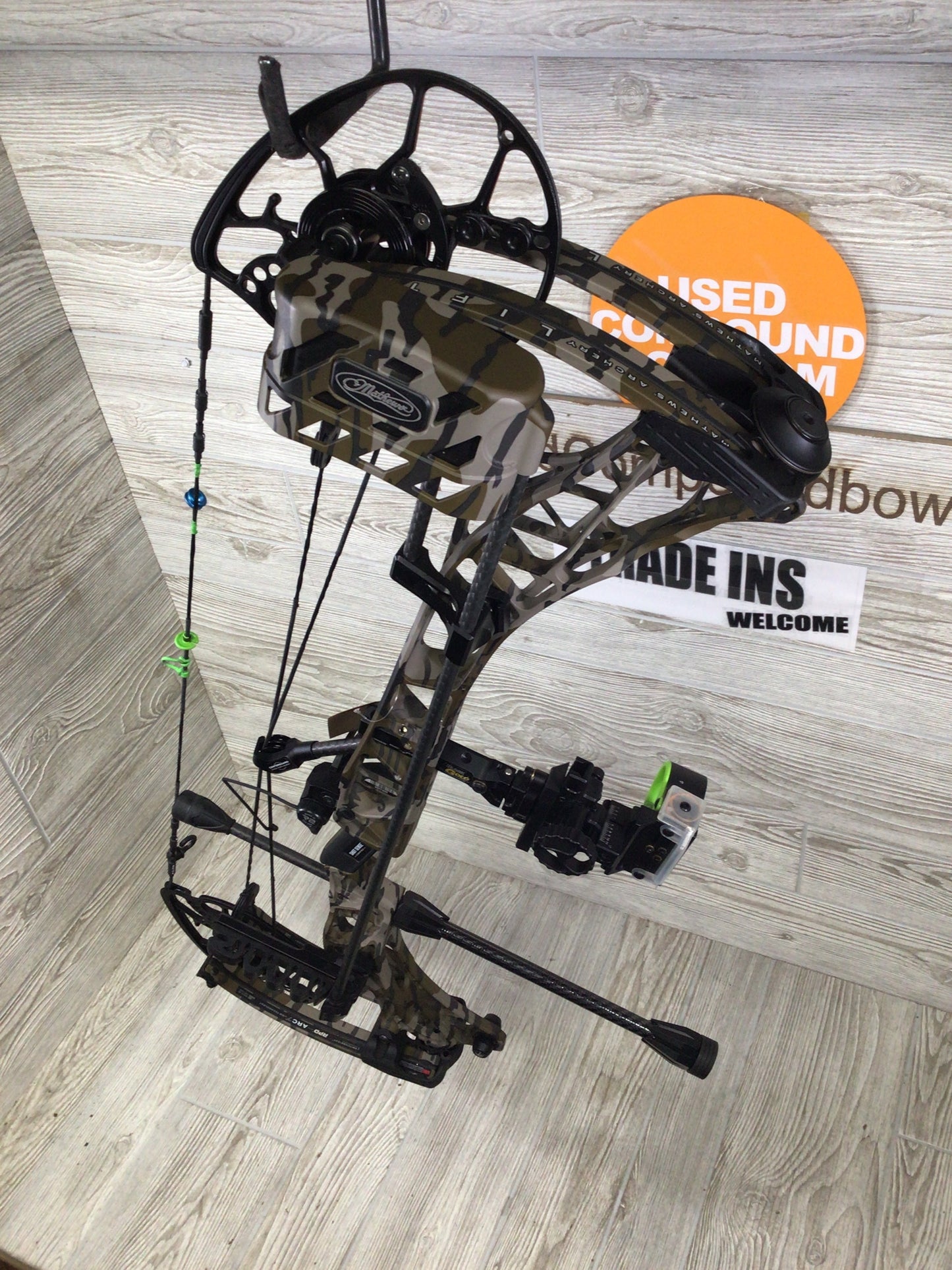 Used Mathews Lift RS Right Handed Bottomlands PACKAGE 28/75#