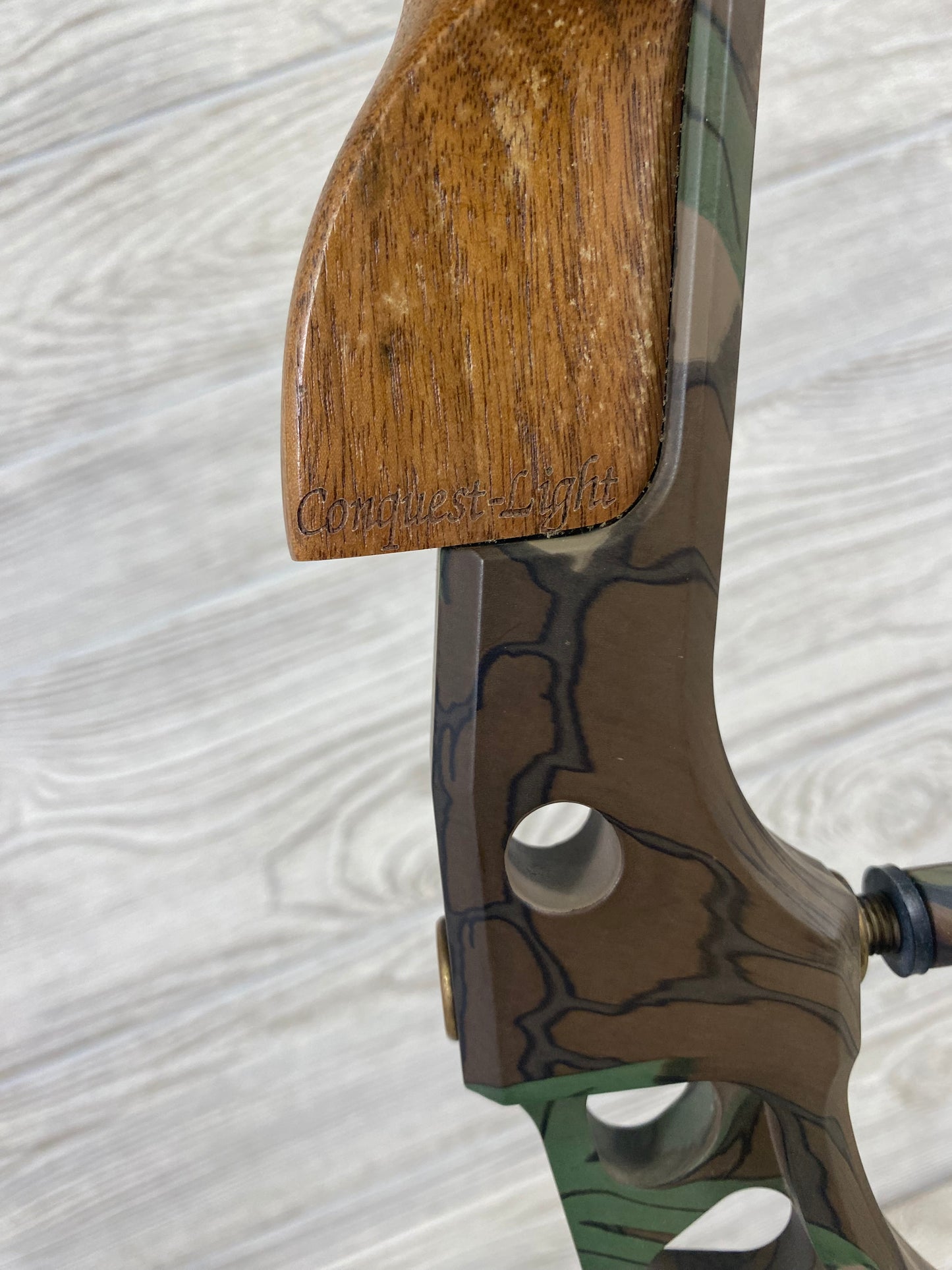 Used Mathews Conquest Light 31" 70lb Right Handed Bow Package