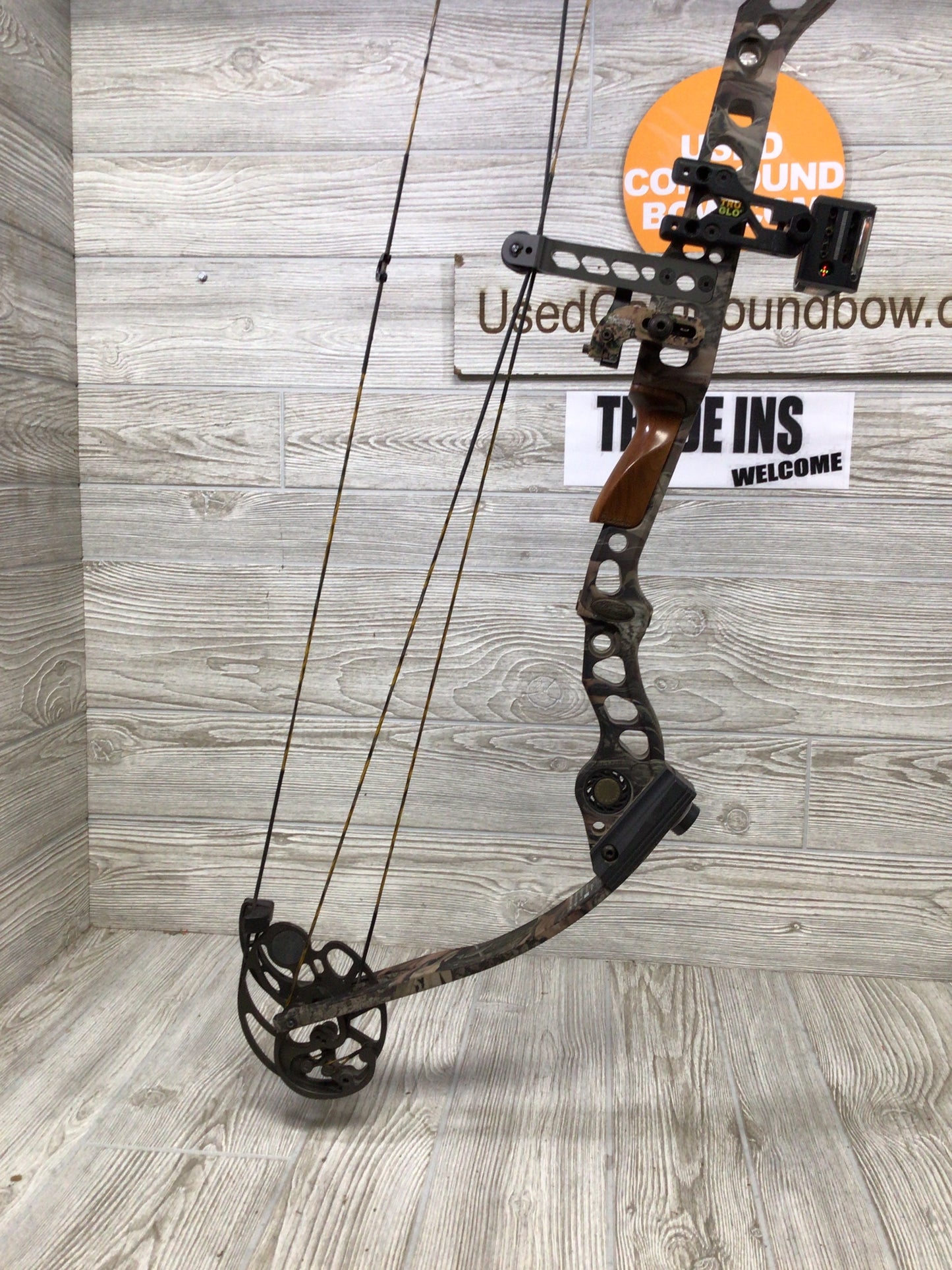 Used Mathews Ovation Right Handed 60-70# 30" package