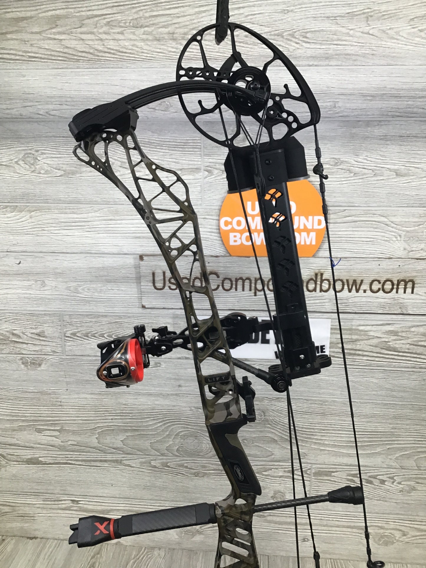 Used Mathews Lift X 29.5 Right Hand Bottomlands riser/Black limbs 28.5/65# Package