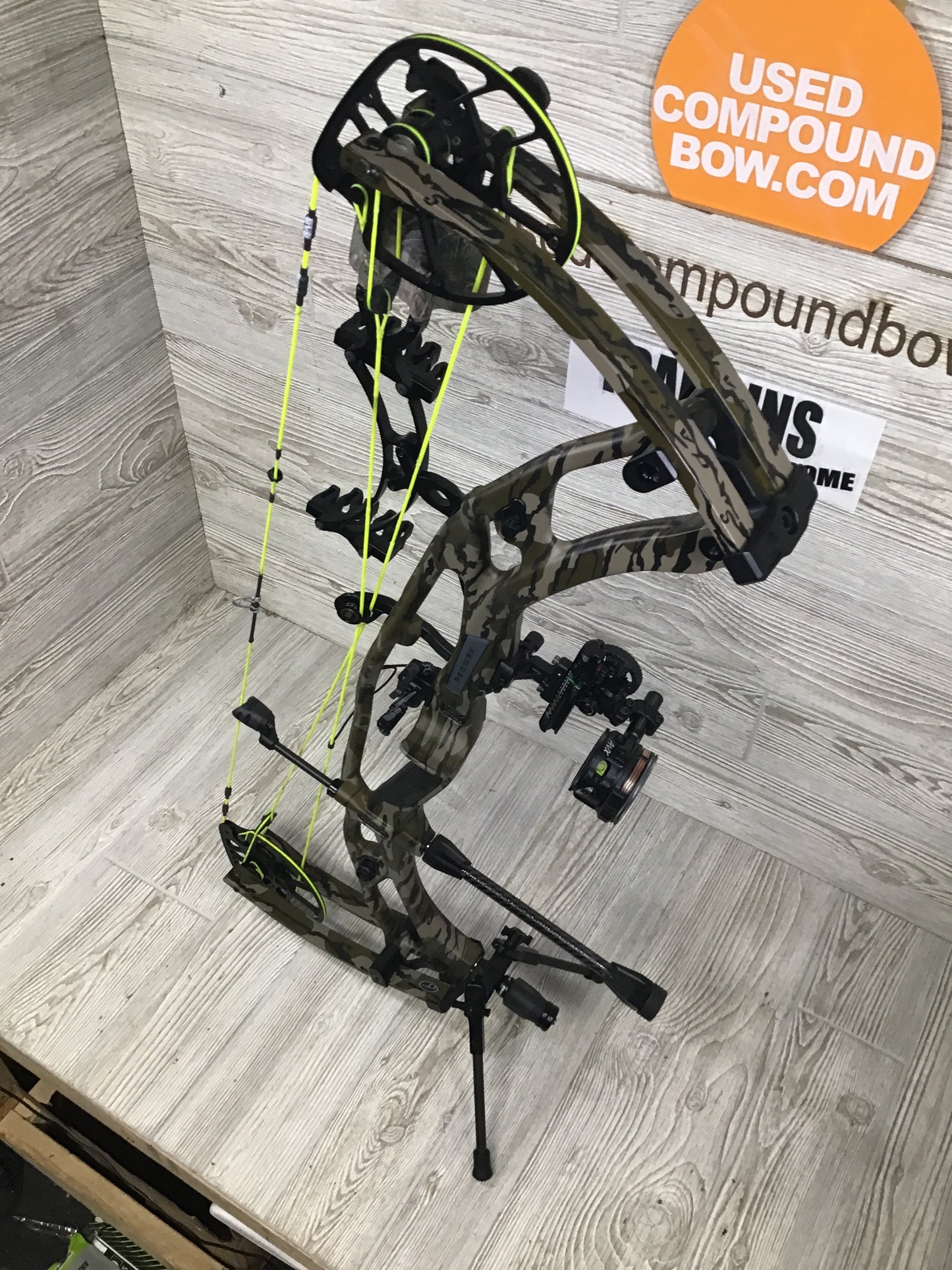 Used Hoyt RX-9 Ultra 28.25-29" 70lb Mossy Oak Bottomland Left Handed package
