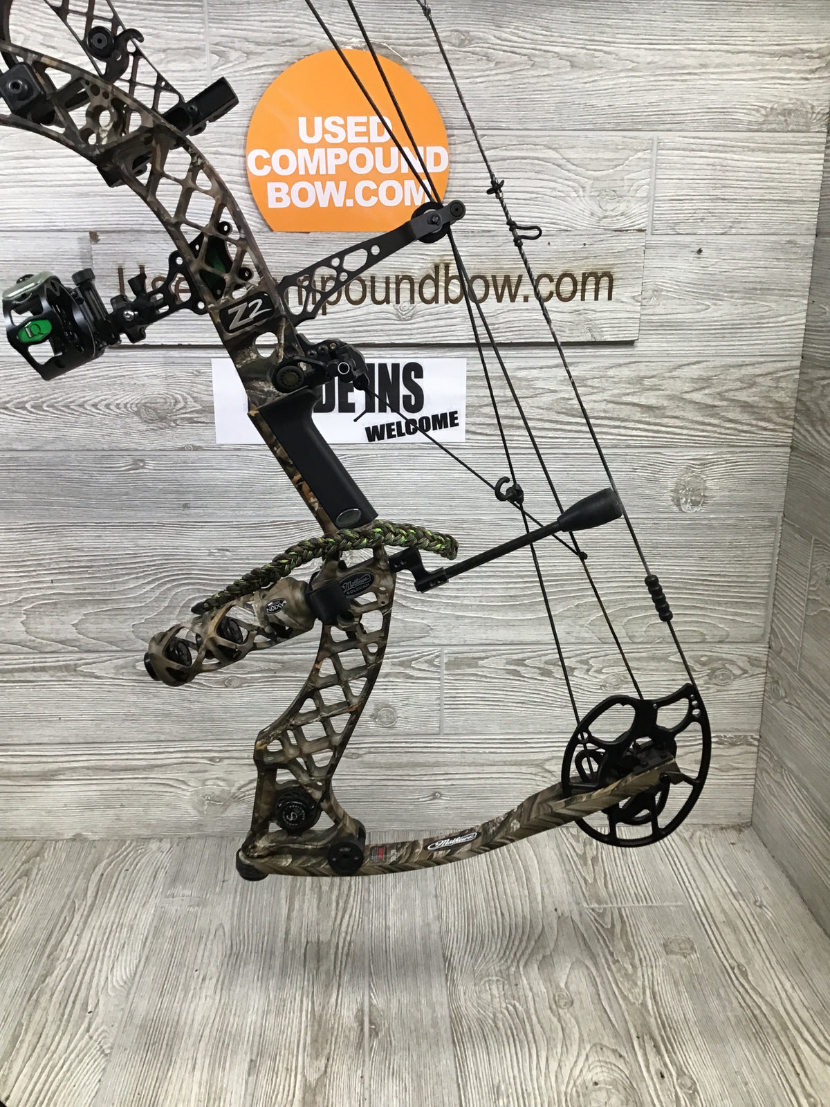 Used Mathews Z2 Right Handed Bow Package 30" 60-70# Lost Camo
