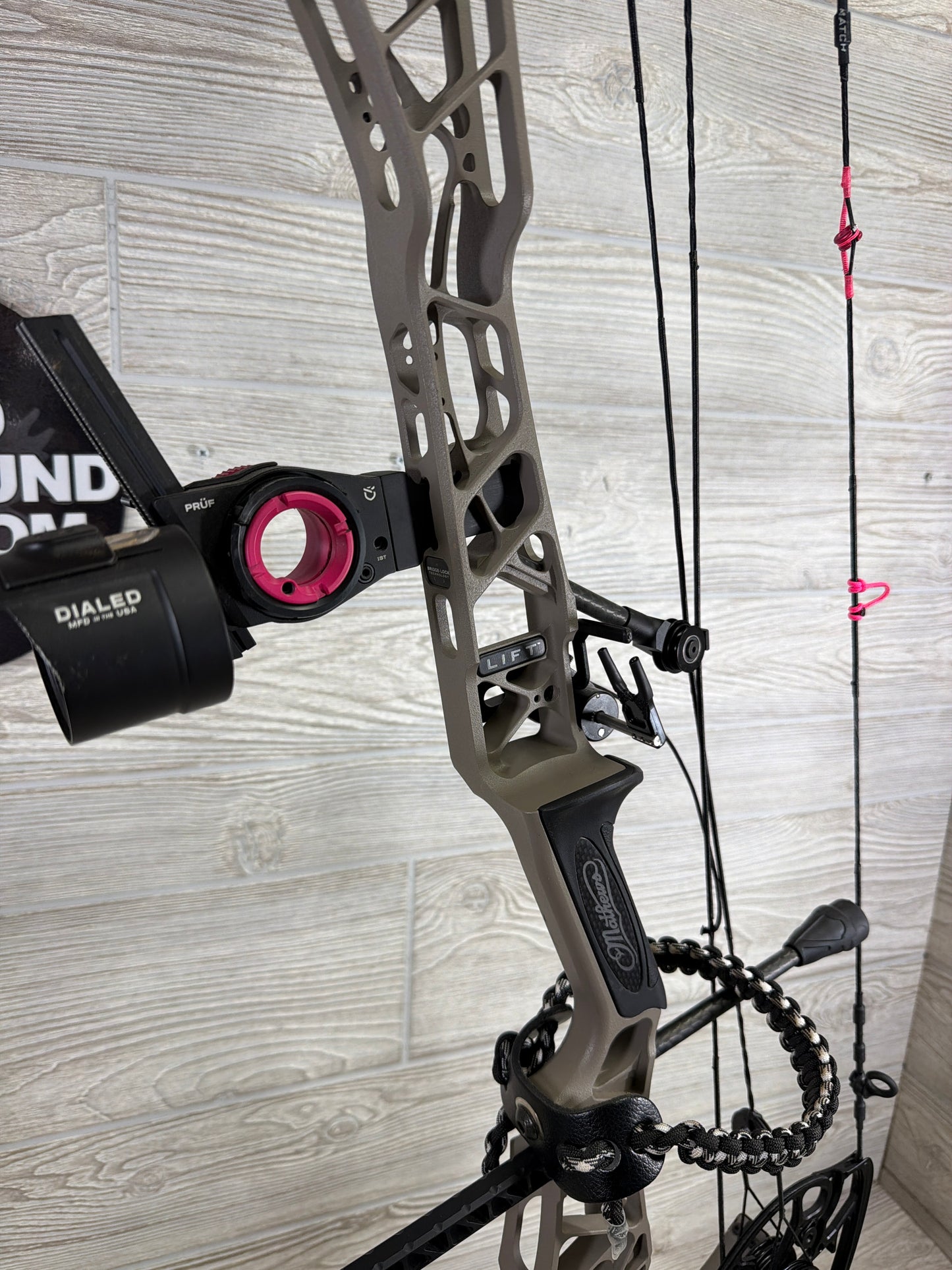 Mathews Lift 29.5 RH Granite Bow PKG