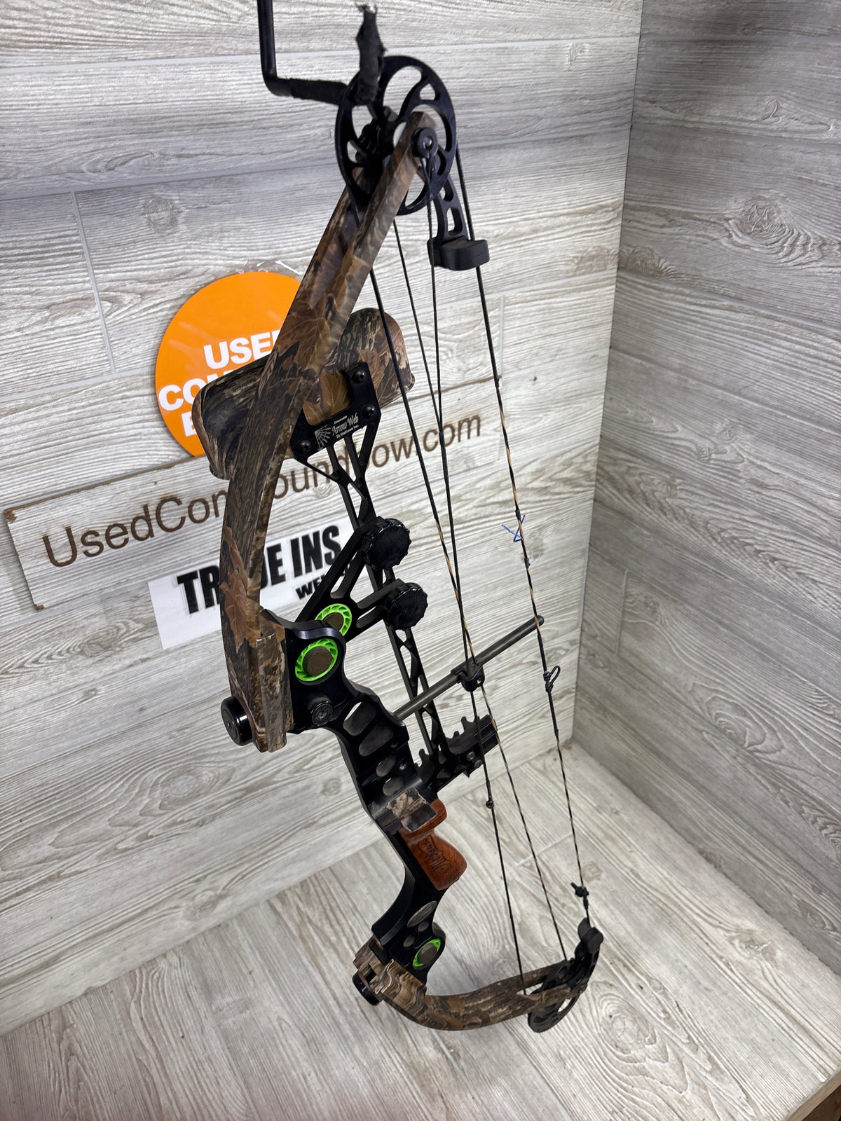 Mathews Black Max 60-70# 30" Right handed Camo