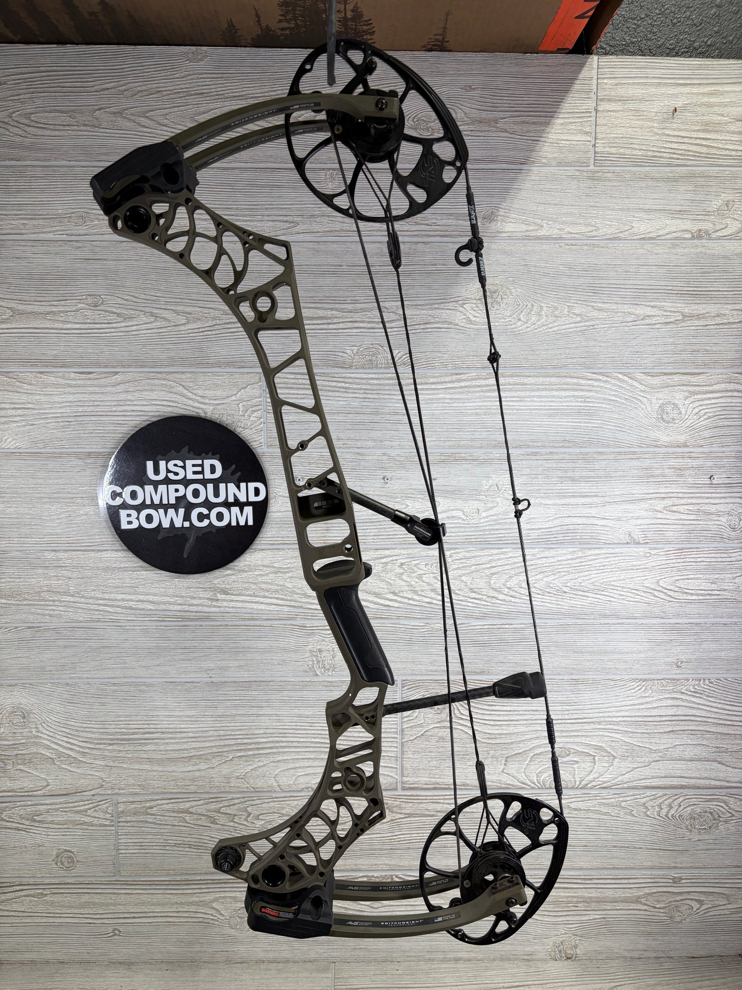 Used Mathews V3 27 Left Hand Ambush Green Bow
