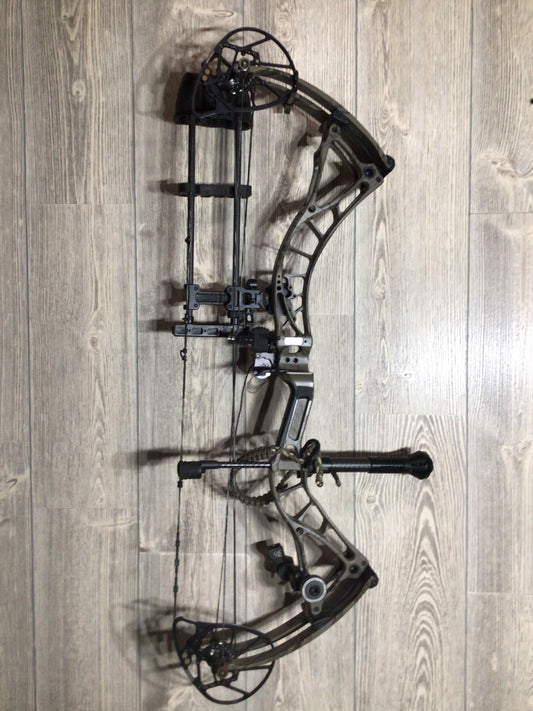 Used Bowtech Realm SR6 LH Package Mossy Oak Breakup
