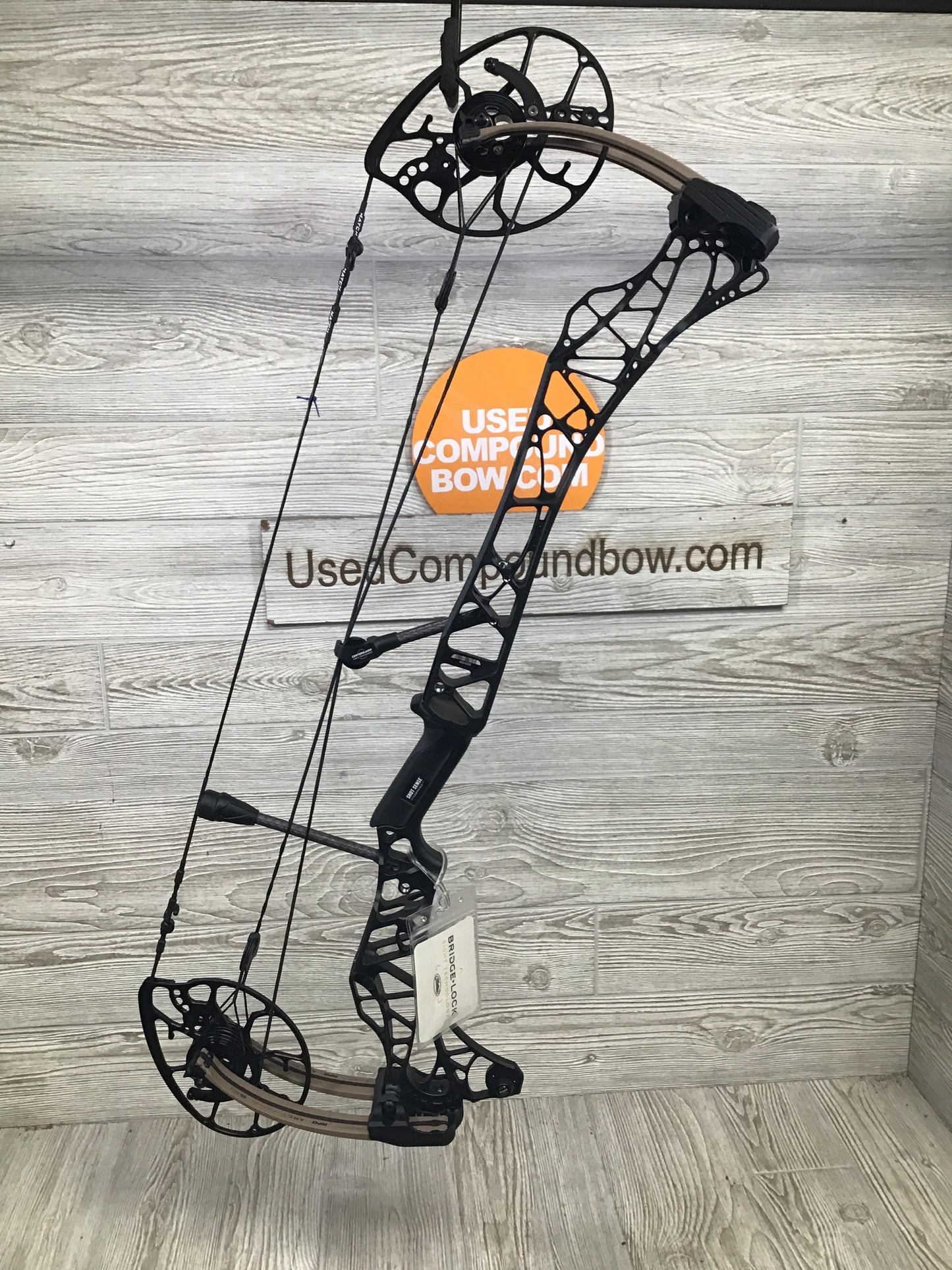 Used Mathews Lift X 29.5 Right Hand Black riser/Earth limbs Bow 27/65
